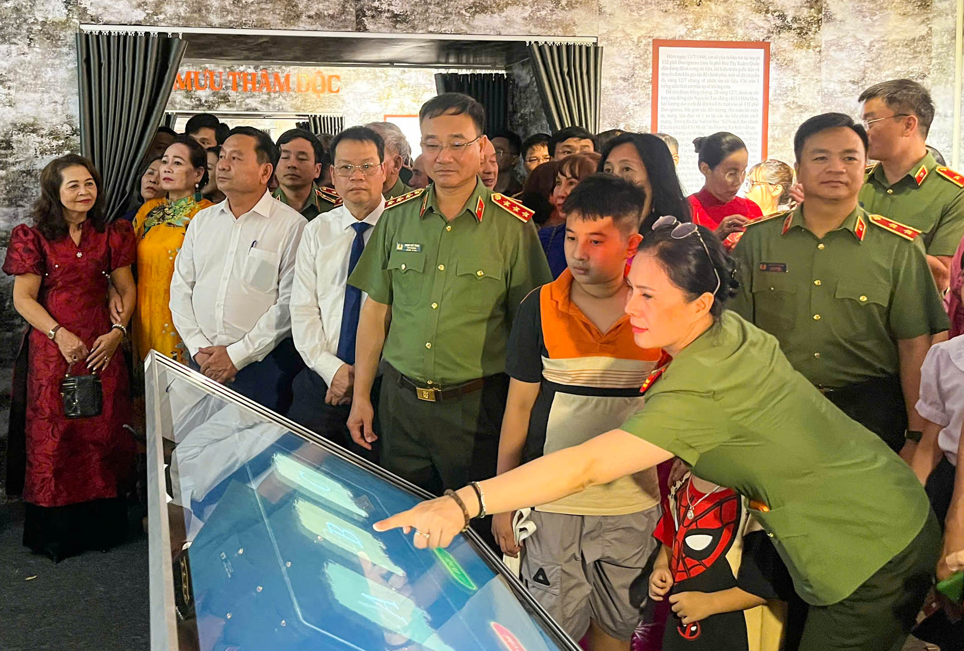 Kh&ocirc;ng gian văn h&oacute;a 3 miền hội tụ tại chuỗi chương tr&igrave;nh 'Tổ quốc b&igrave;nh y&ecirc;n' - Ảnh 11.