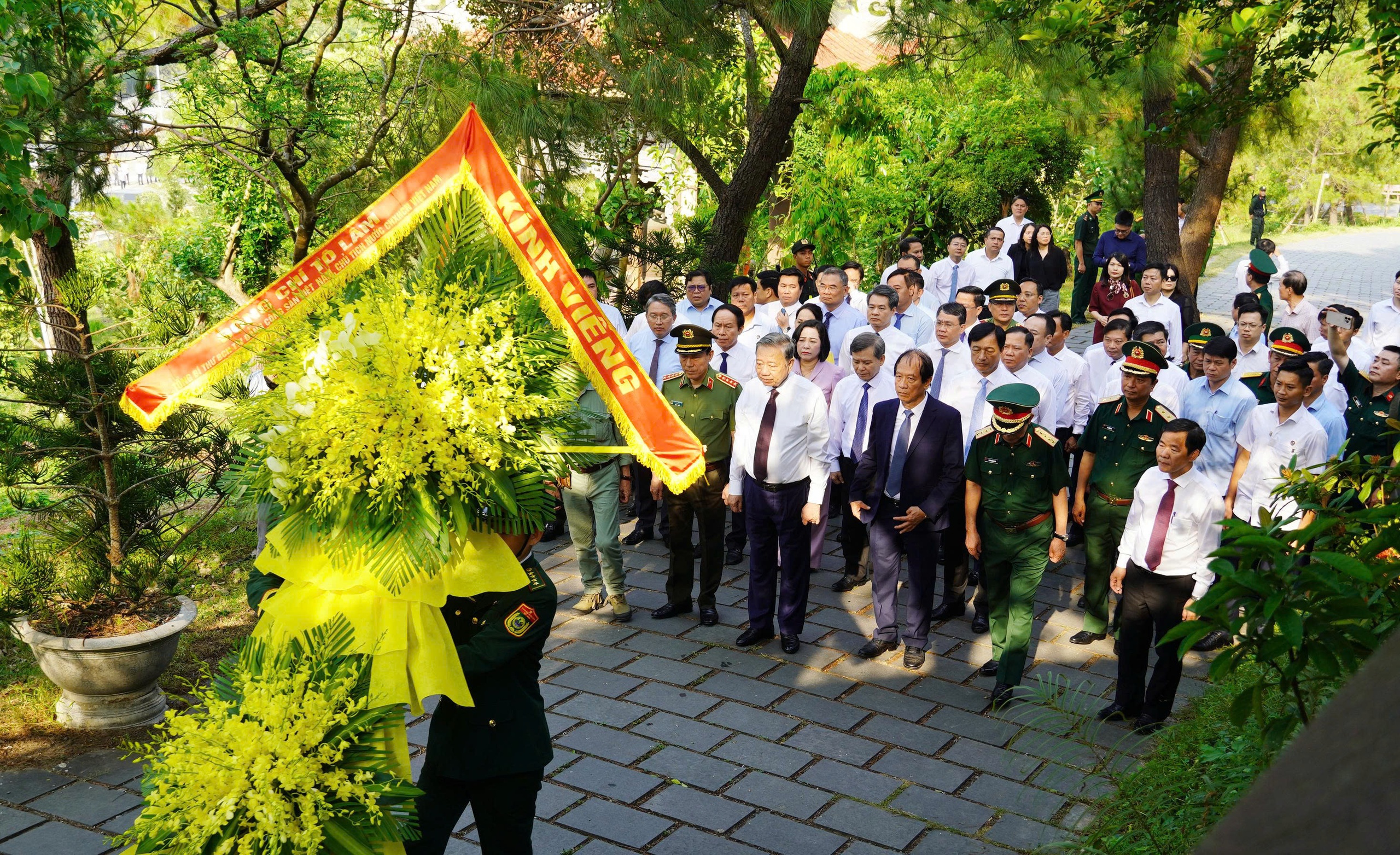 Tổng Bí thư, Chủ tịch nước Tô Lâm dự lễ thượng cờ 'Thống nhất non sông'- Ảnh 4.