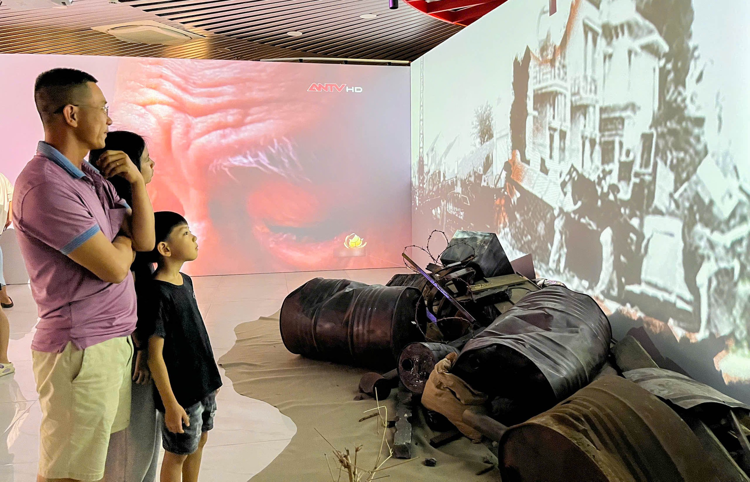 Kh&ocirc;ng gian văn h&oacute;a 3 miền hội tụ tại chuỗi chương tr&igrave;nh 'Tổ quốc b&igrave;nh y&ecirc;n' - Ảnh 12.