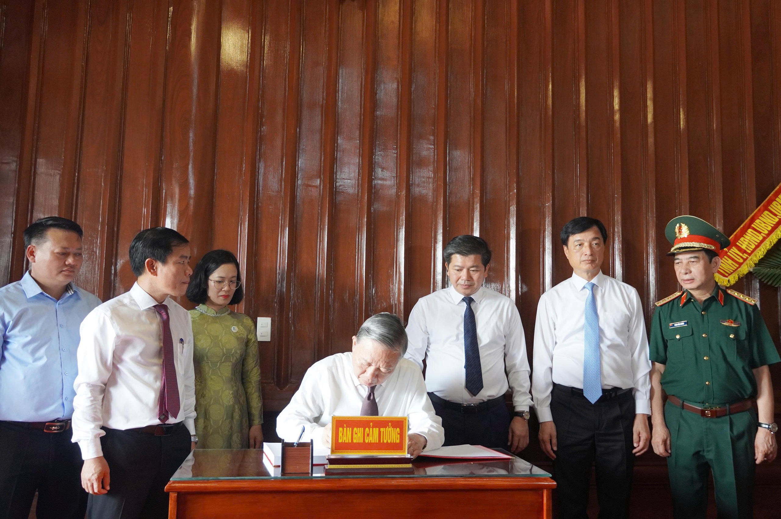 Tổng Bí thư, Chủ tịch nước Tô Lâm dự lễ thượng cờ 'Thống nhất non sông'- Ảnh 9.