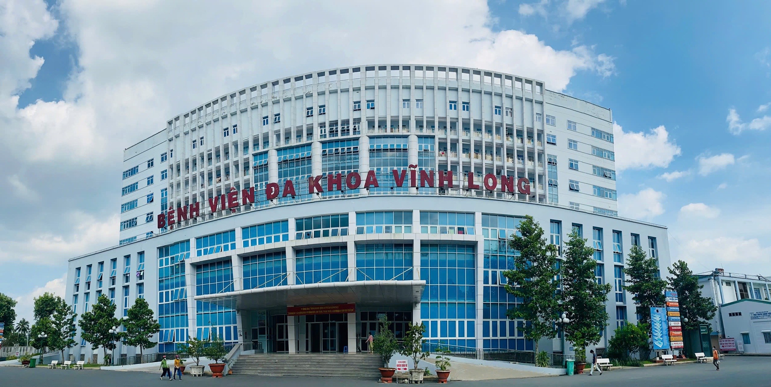 Bệnh viện đa khoa Vĩnh Long: Vững vàng y đức, nâng tầm chuyên môn - Ảnh 1.