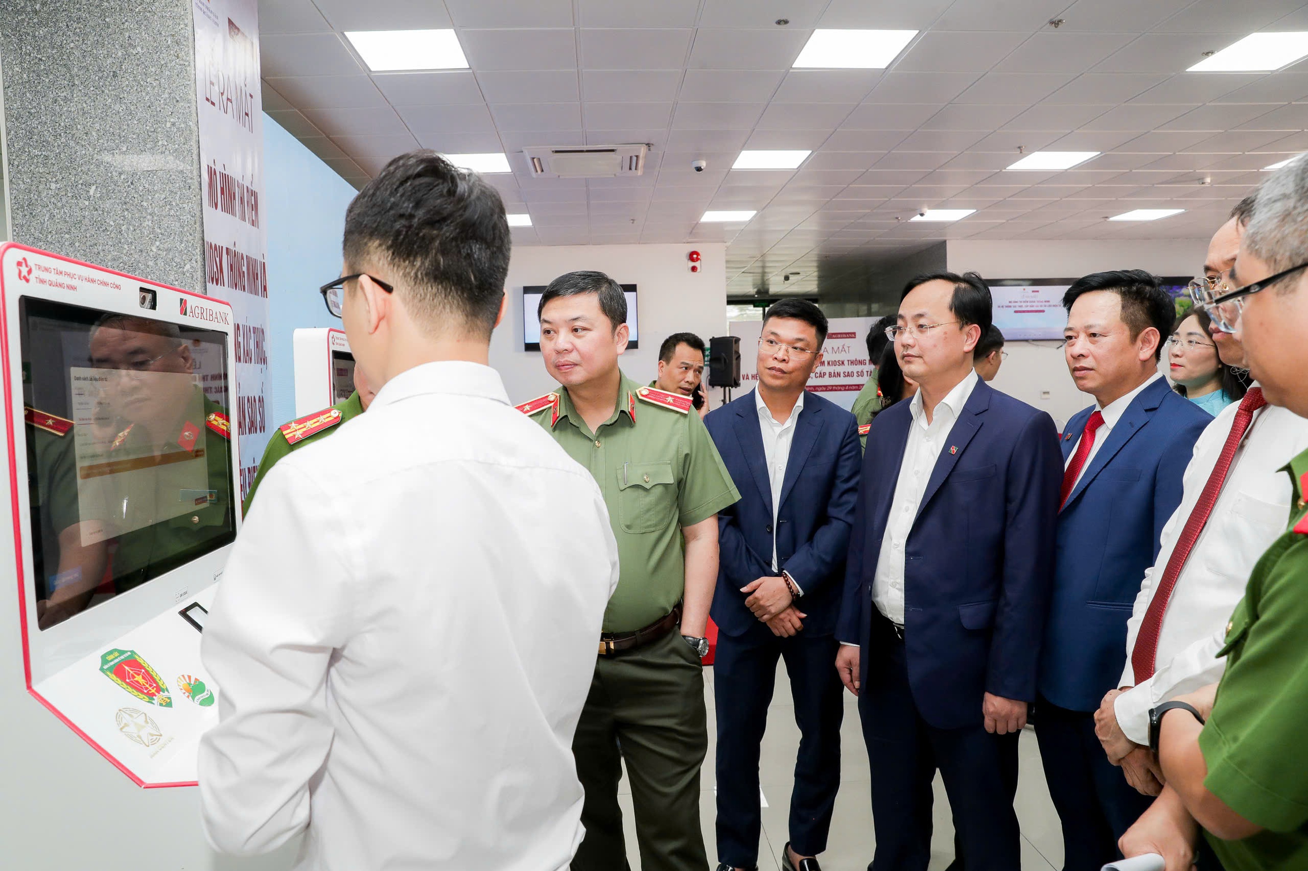 Agribank đồng hành cùng tỉnh Quảng Ninh triển khai mô hình Kiosk thông minh- Ảnh 5.