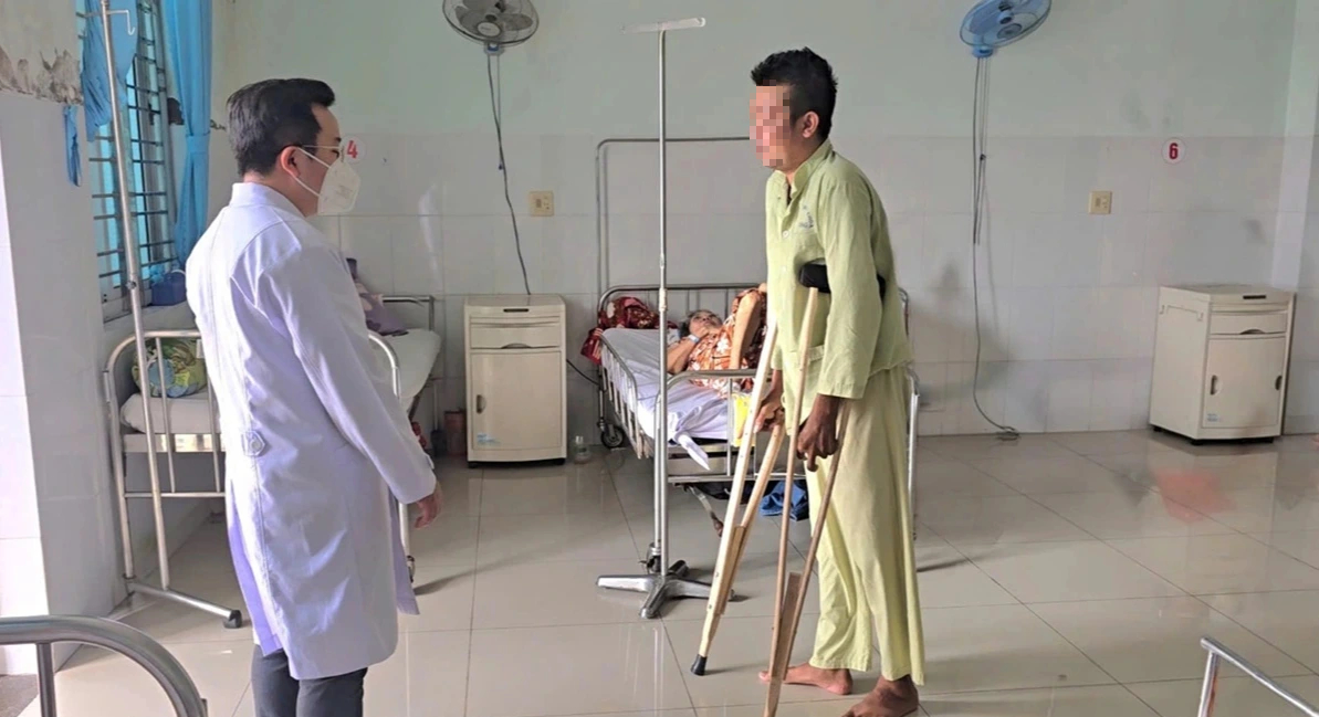 Cứu thành công trường hợp hội chứng chùm đuôi ngựa do chấn thương do ngã giàn giáo - Ảnh 3.