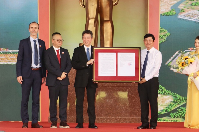 Ch&acirc;n dung đế chế đang 'thống trị' đại dương l&agrave;m 'b&agrave; đỡ' cho si&ecirc;u cảng Cần Giờ - Ảnh 1.