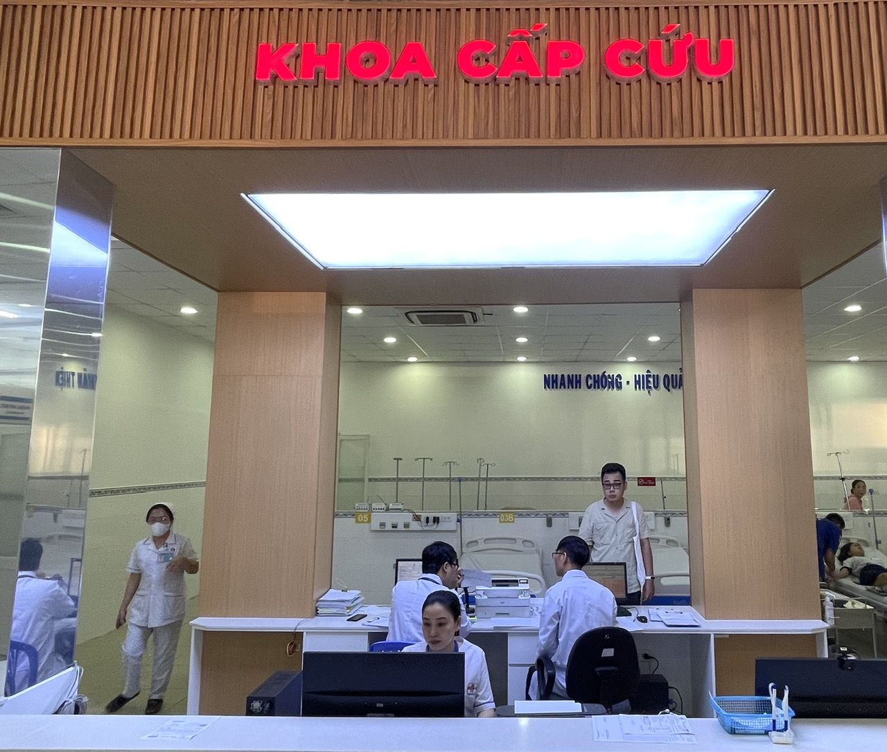 Nổ đồng hồ bình ô xy y tế ở TP.HCM, nữ điều dưỡng bị thương- Ảnh 2.