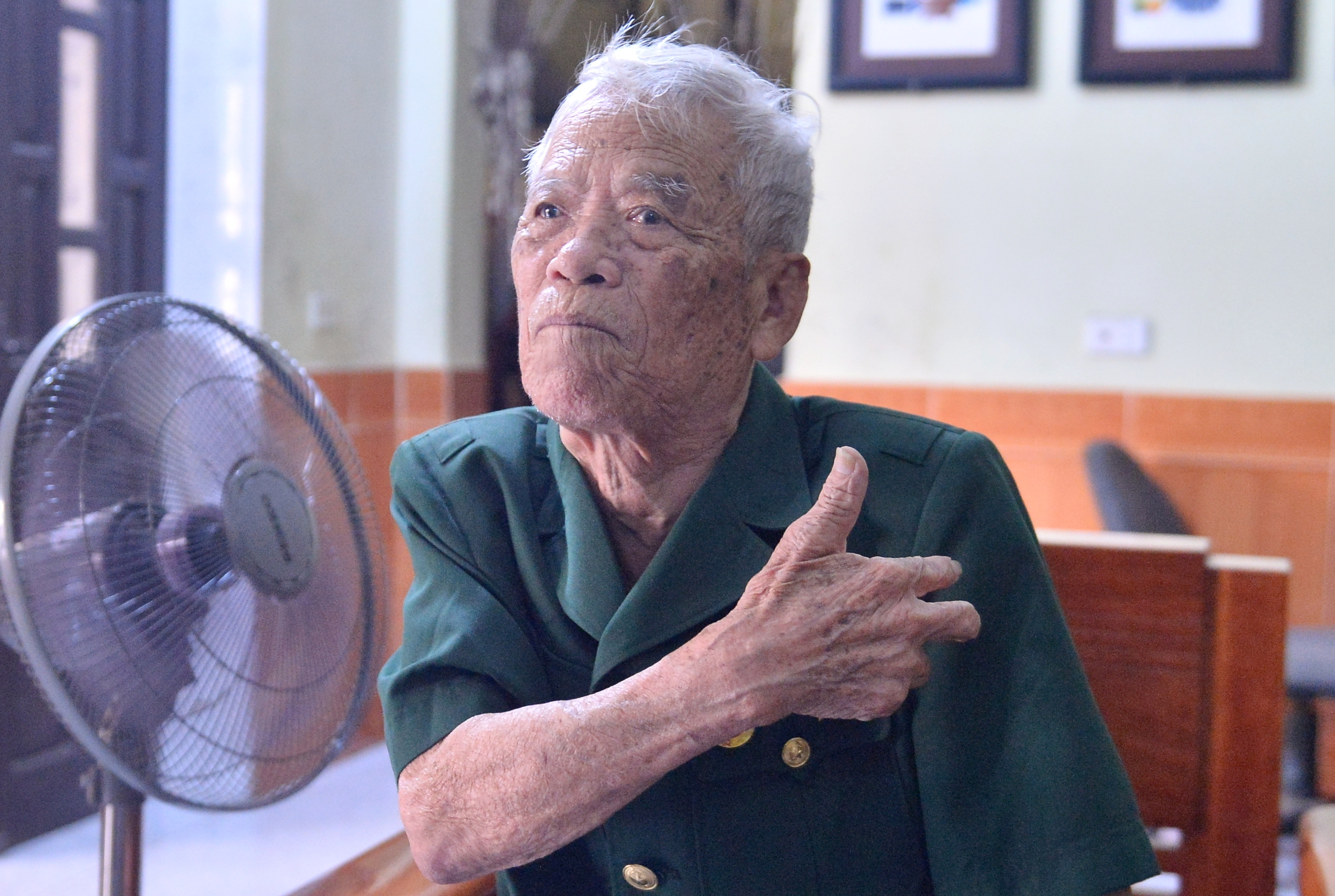 Gặp người l&iacute;nh v&agrave;o Dinh Độc Lập khi &aacute;o c&ograve;n thấm m&aacute;u - Ảnh 4.