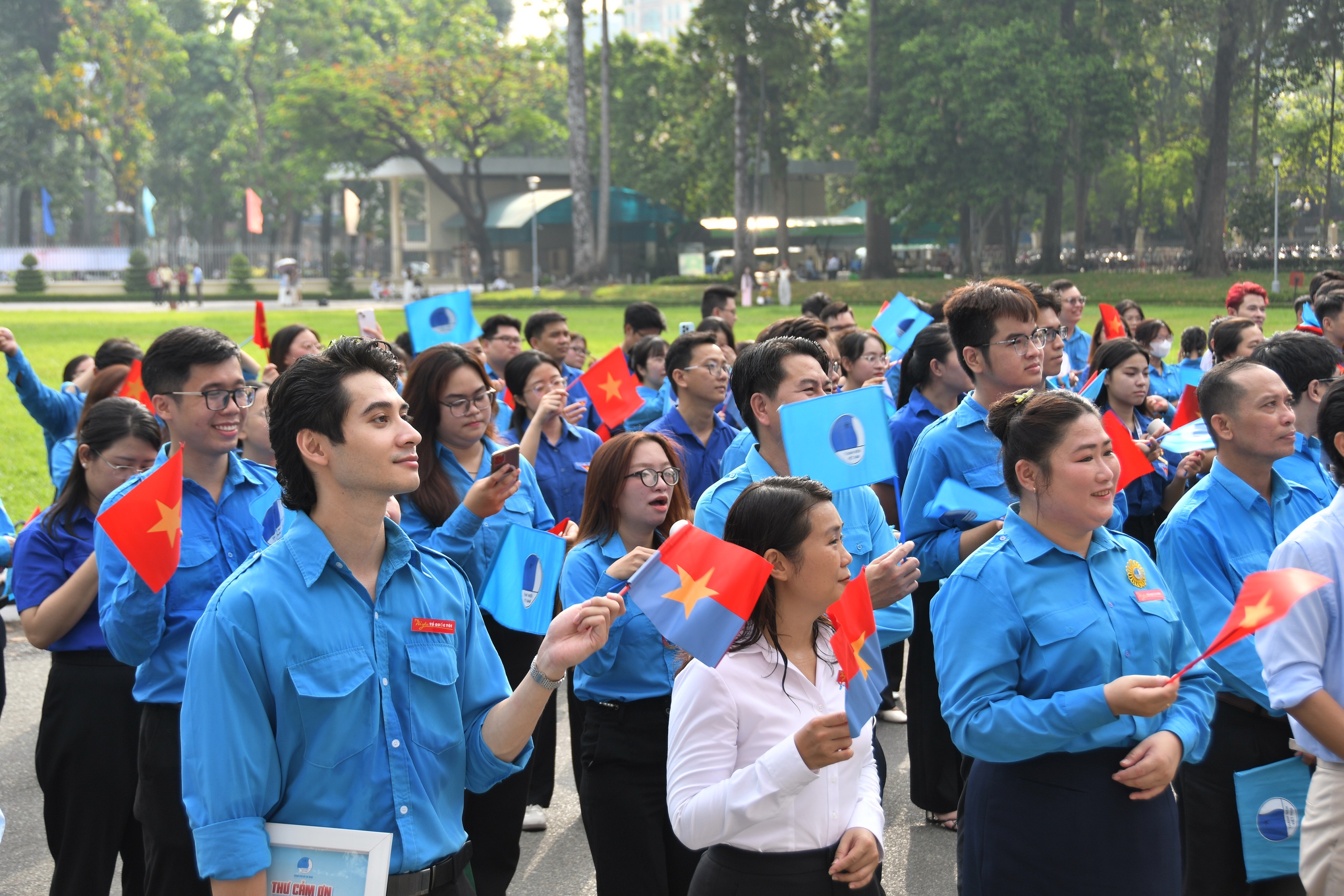 51 năm đất nước thống nhất: Lễ ch&agrave;o cờ đặc biệt tại Dinh Độc Lập  - Ảnh 4.