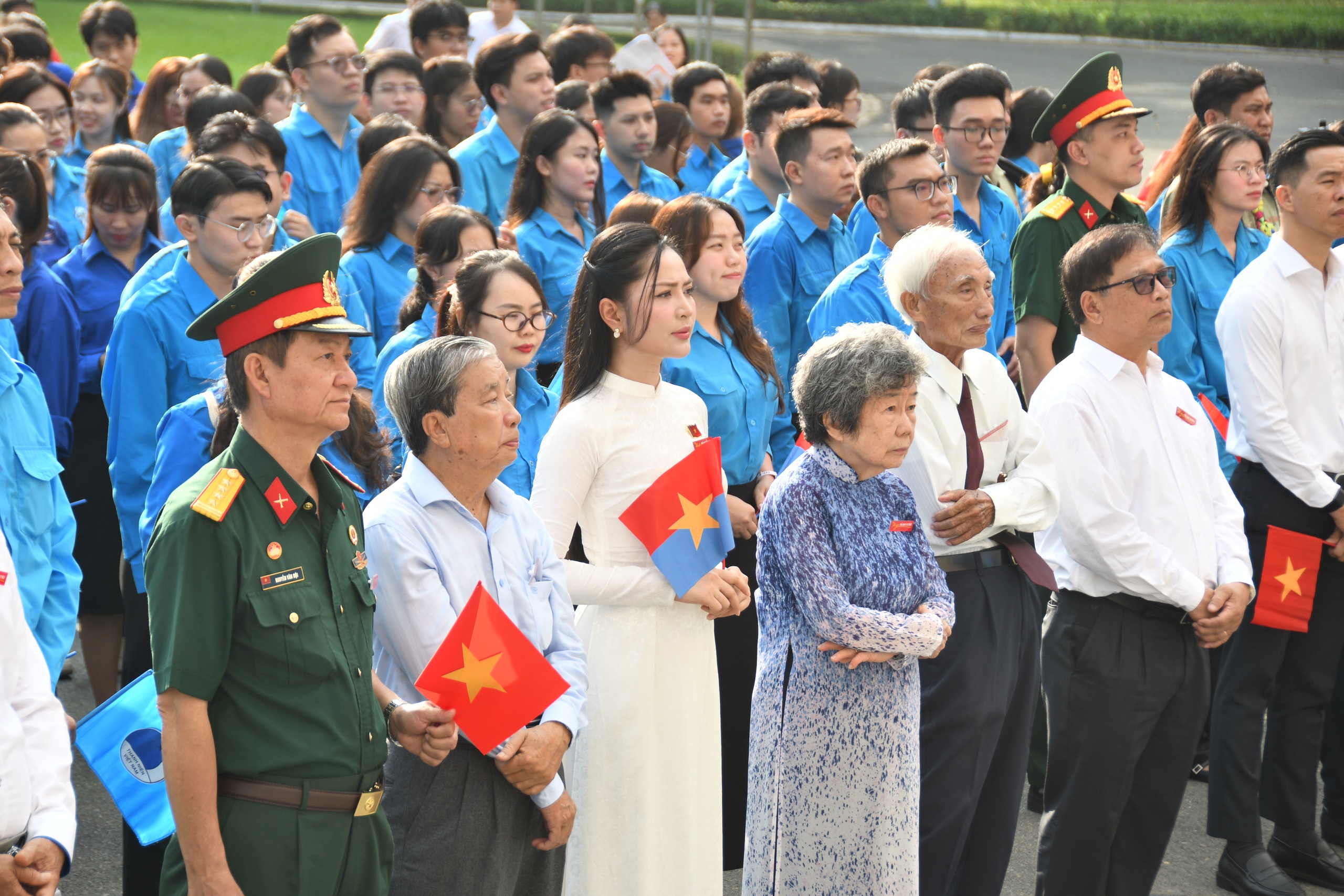 51 năm đất nước thống nhất: Lễ ch&agrave;o cờ đặc biệt tại Dinh Độc Lập  - Ảnh 3.