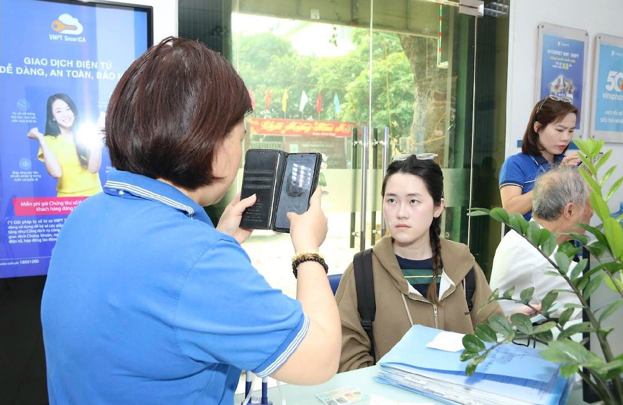 Đã xác thực SIM, vì sao vẫn phải xác nhận chính chủ?- Ảnh 1.