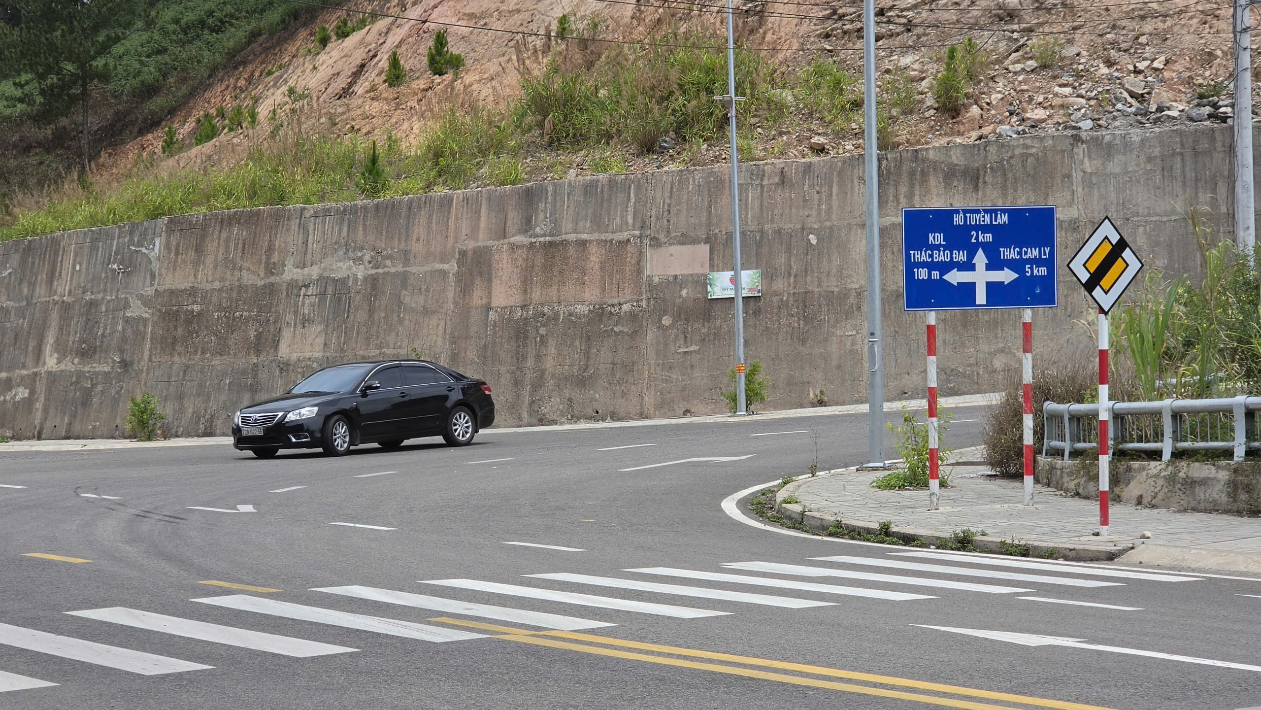 Đường vành đai Đà Lạt thông xe nhưng còn “nút thắt” 2 hộ dân - Ảnh 6.