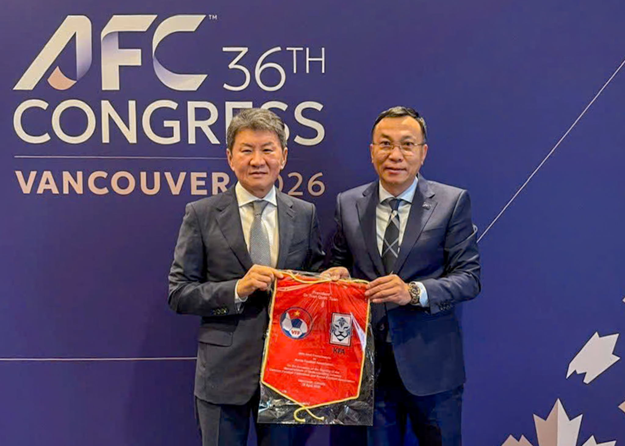 Chủ tịch VFF Trần Quốc Tuấn ký biên bản ghi nhớ đặc biệt với Chủ tịch Liên đoàn Bóng đá Hàn Quốc- Ảnh 4.