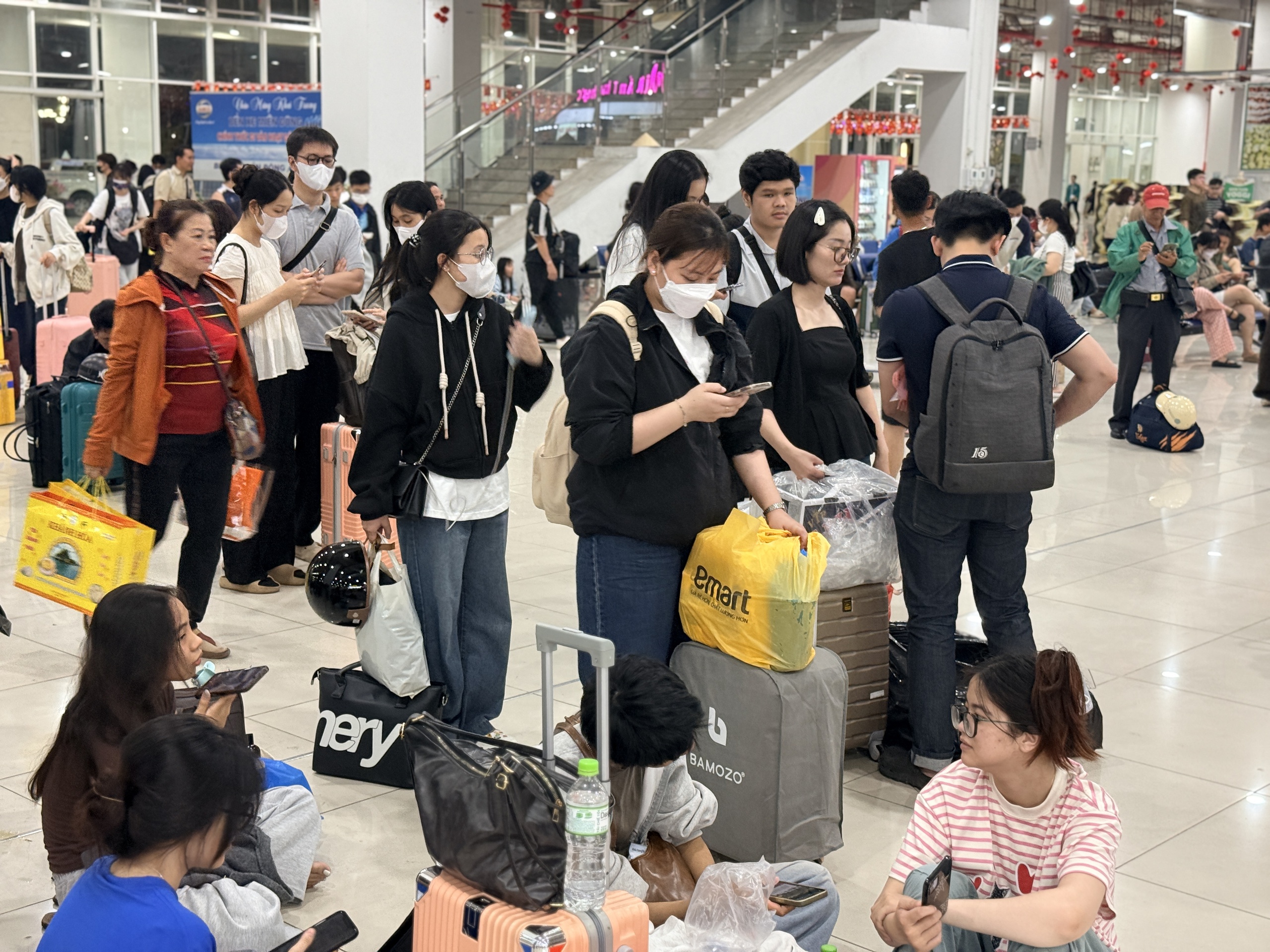 Nghỉ lễ 30.4 - 1.5: Bến xe Miền Đ&ocirc;ng mới đ&ocirc;ng đ&uacute;c đến nửa đ&ecirc;m - Ảnh 6.