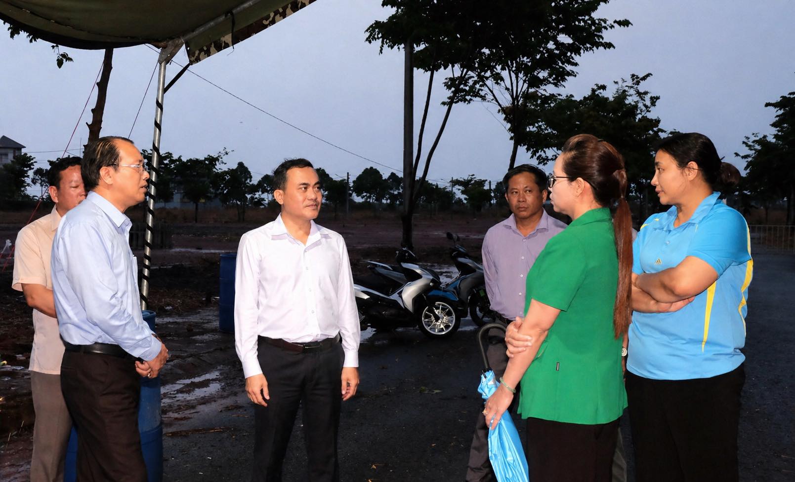 Đồng Nai đề nghị tạm ngưng kinh doanh xăng dầu gần điểm bắn pháo hoa- Ảnh 2.