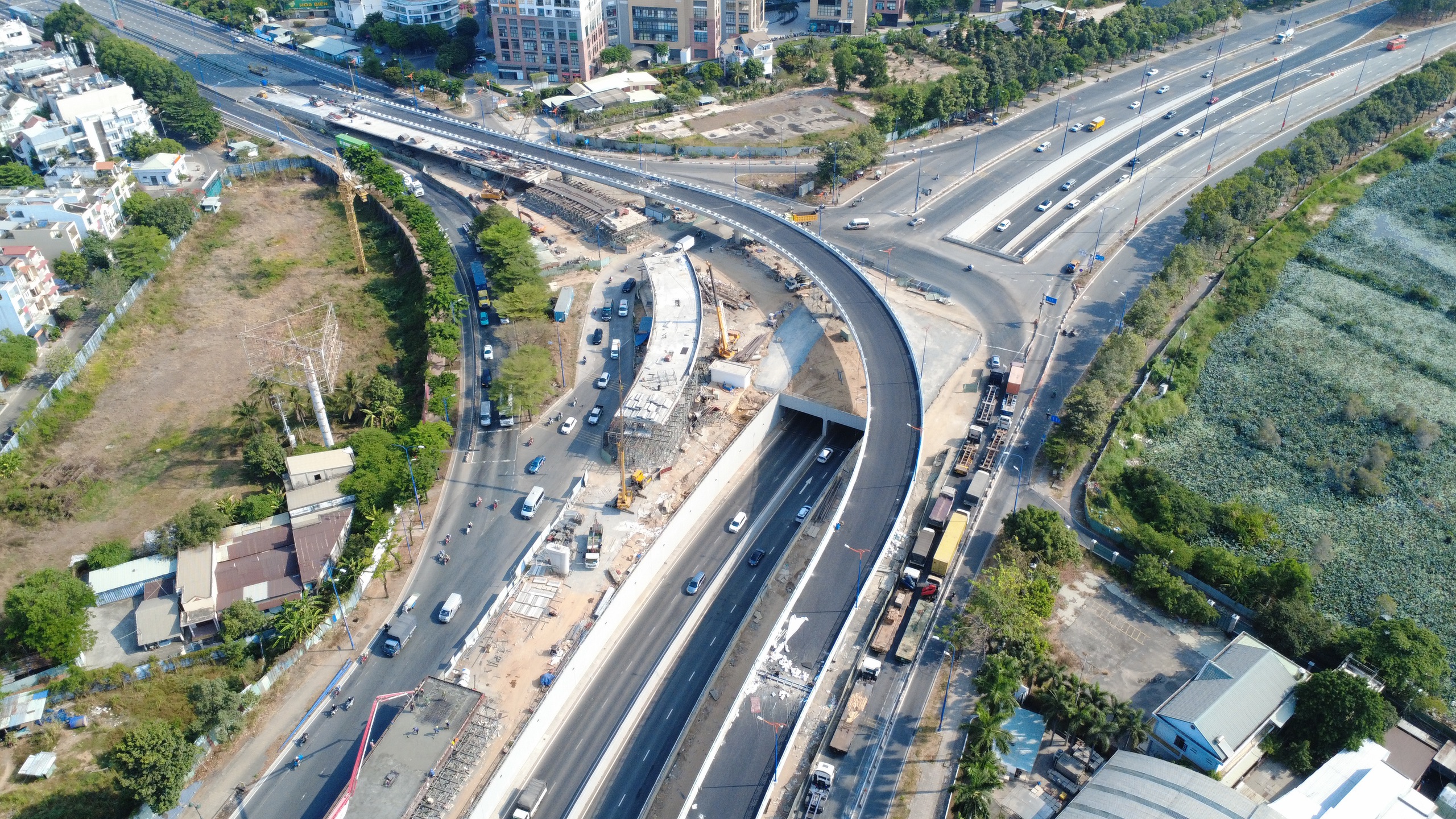 [FLYCAM] Cận cảnh nh&aacute;nh cầu vượt N3 trước giờ th&ocirc;ng xe: Diện mạo mới của n&uacute;t giao  - Ảnh 1.