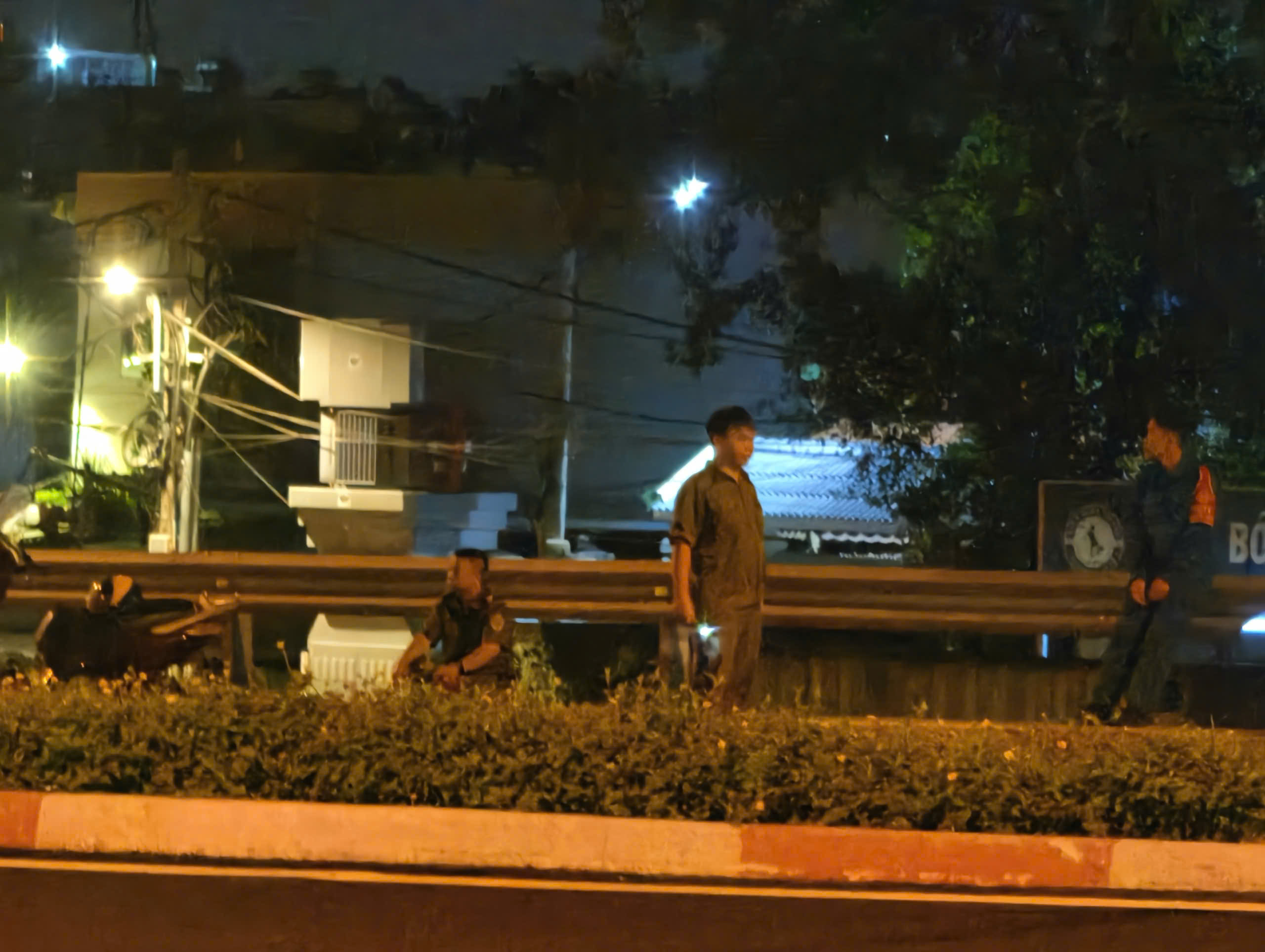 TP.HCM: Ngồi trên đường ray, người đàn ông bị tàu hỏa tông tử vong- Ảnh 1.