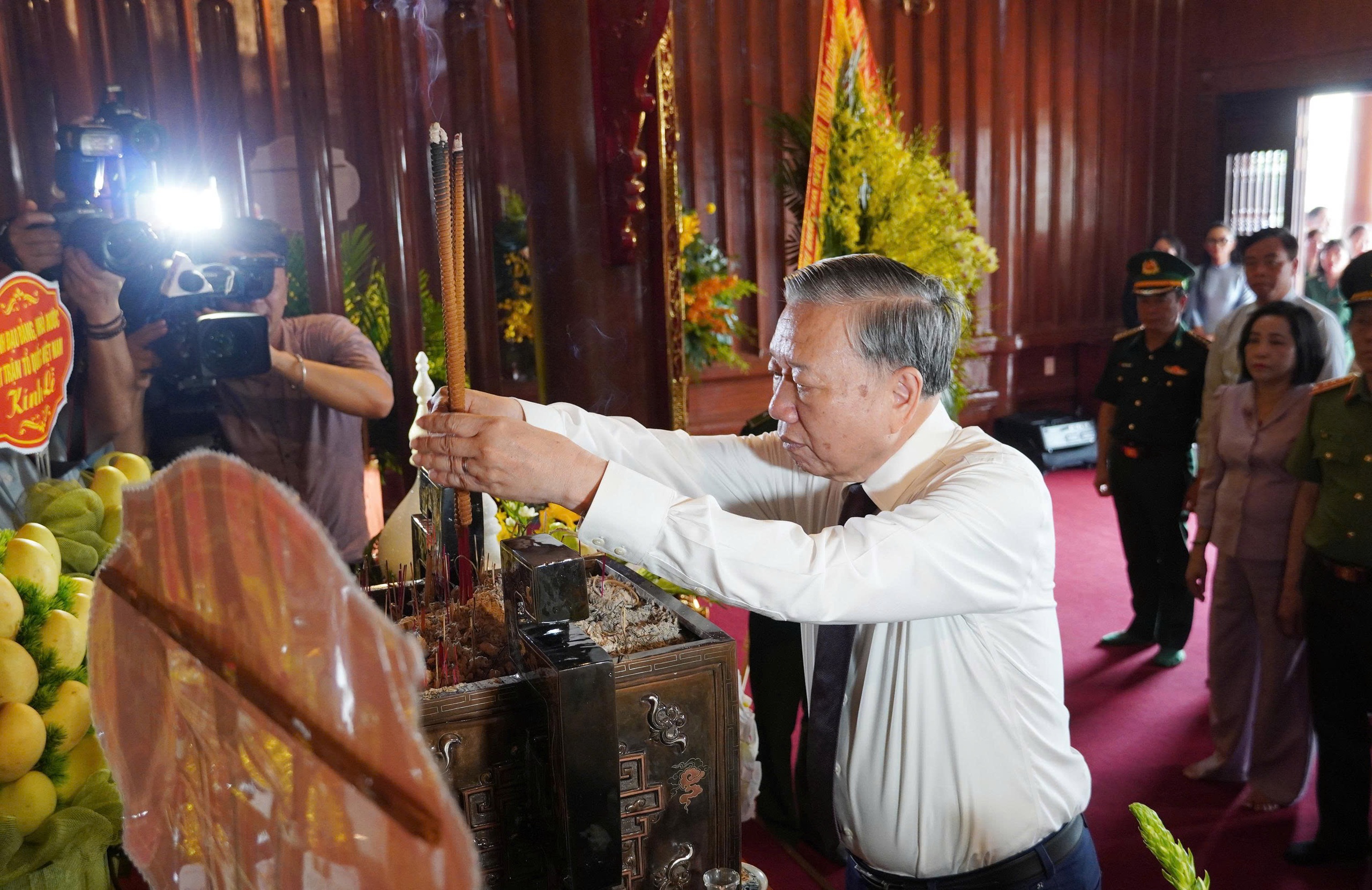 Tổng Bí thư, Chủ tịch nước Tô Lâm dự lễ thượng cờ 'Thống nhất non sông'- Ảnh 8.