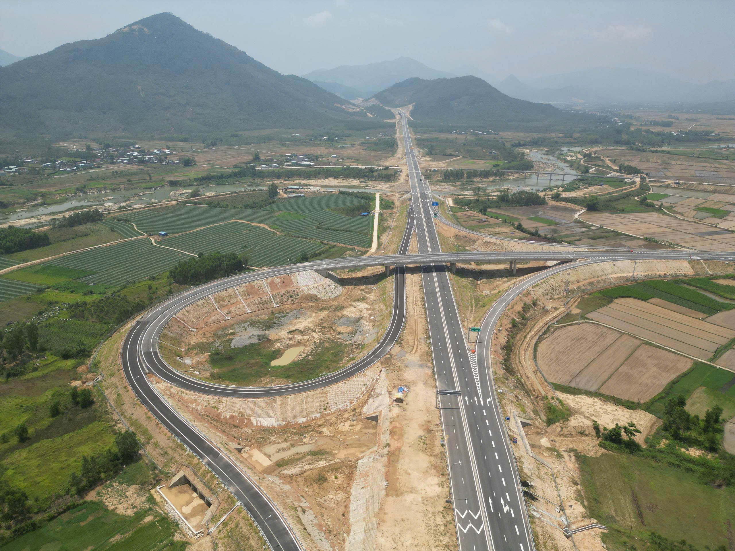 Cao tốc Hoài Nhơn - Quy Nhơn và Quy Nhơn - Chí Thạnh thông xe- Ảnh 1.