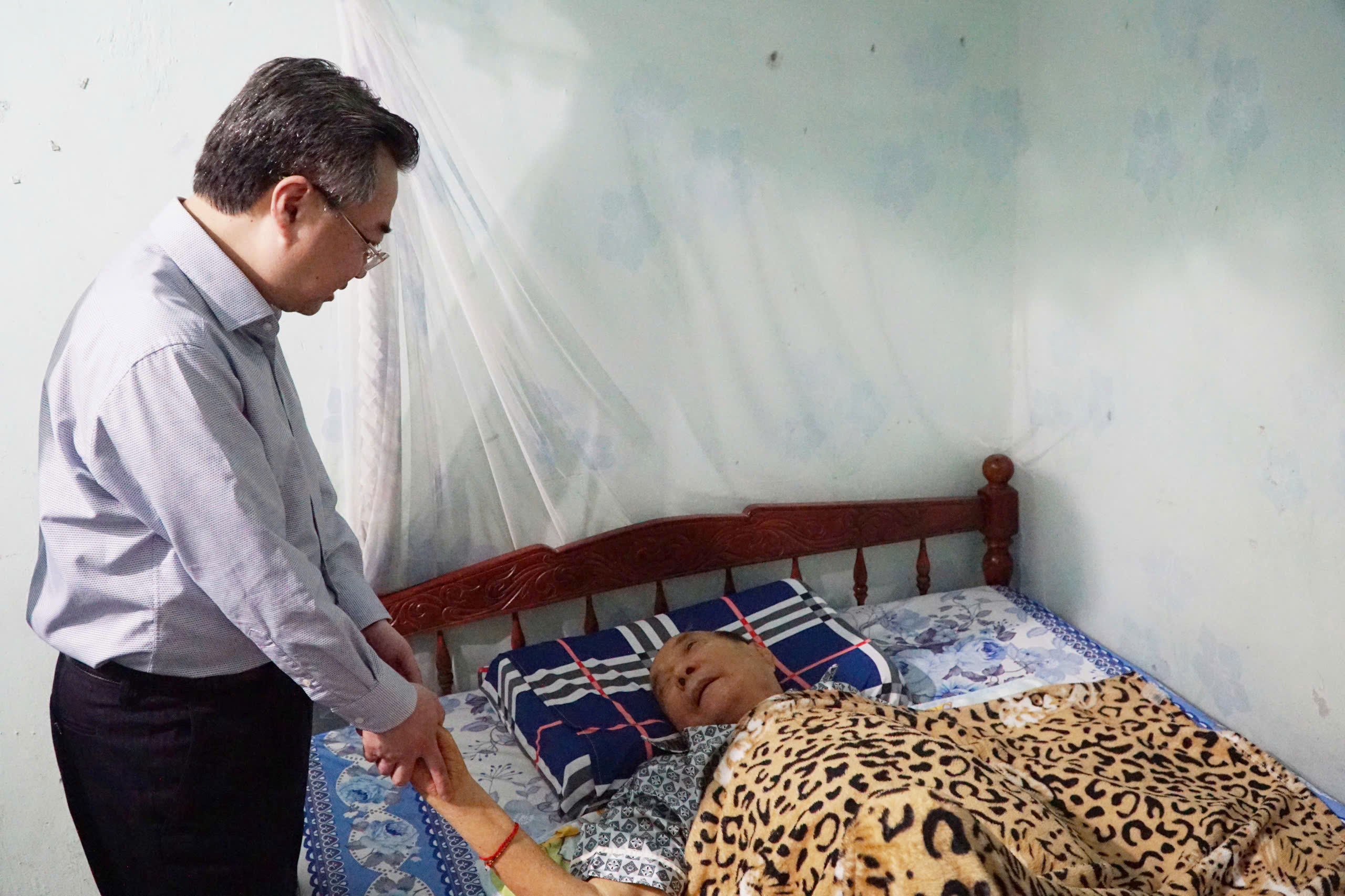 Ông Nguyễn Thanh Nghị thăm, tặng quà cho Mẹ Việt Nam anh hùng ở Quảng Ngãi- Ảnh 3.