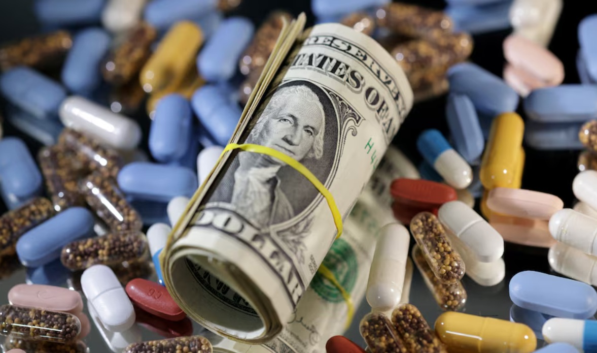 Tổng thống Trump áp thuế đến 100% với một số dược phẩm nhập khẩu - Ảnh 1.