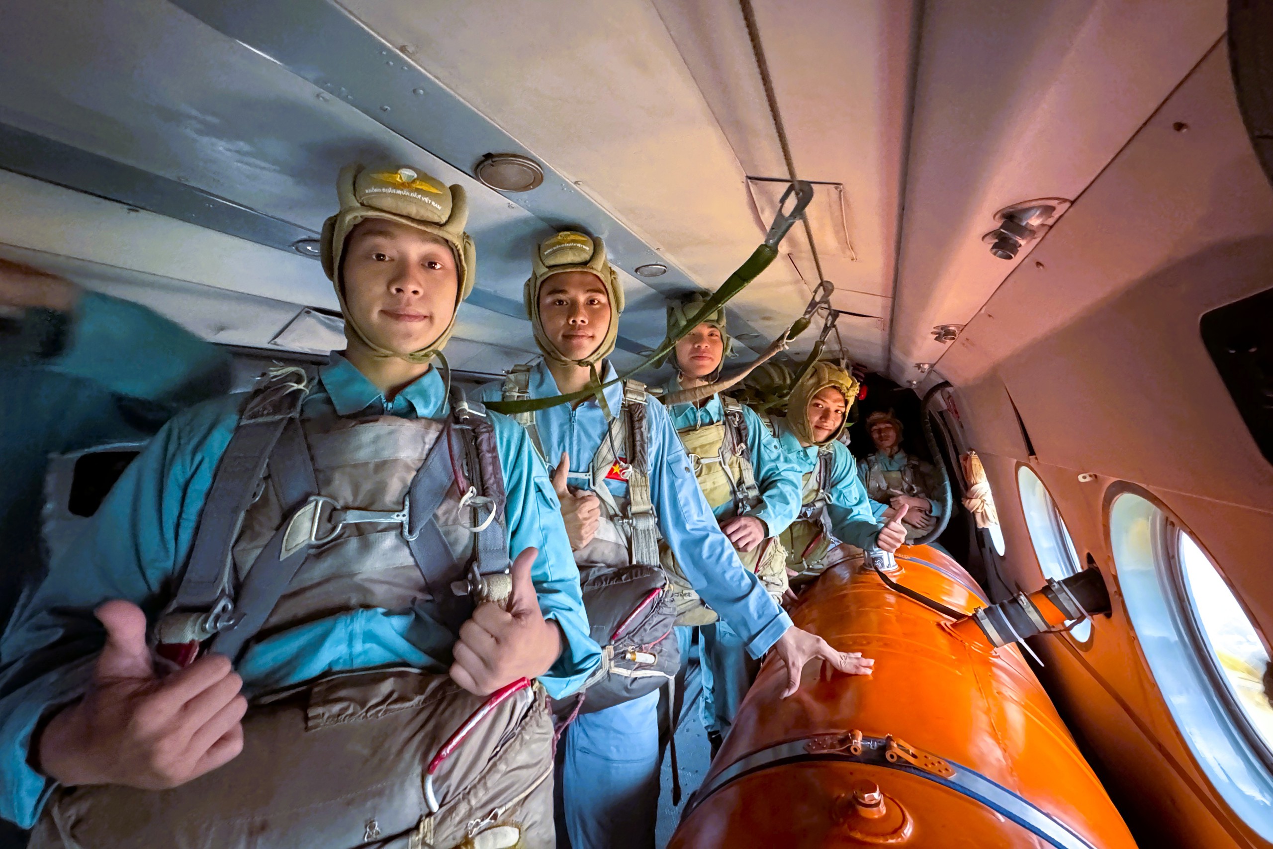 Bộ đội nhảy d&ugrave;  - Ảnh 7.