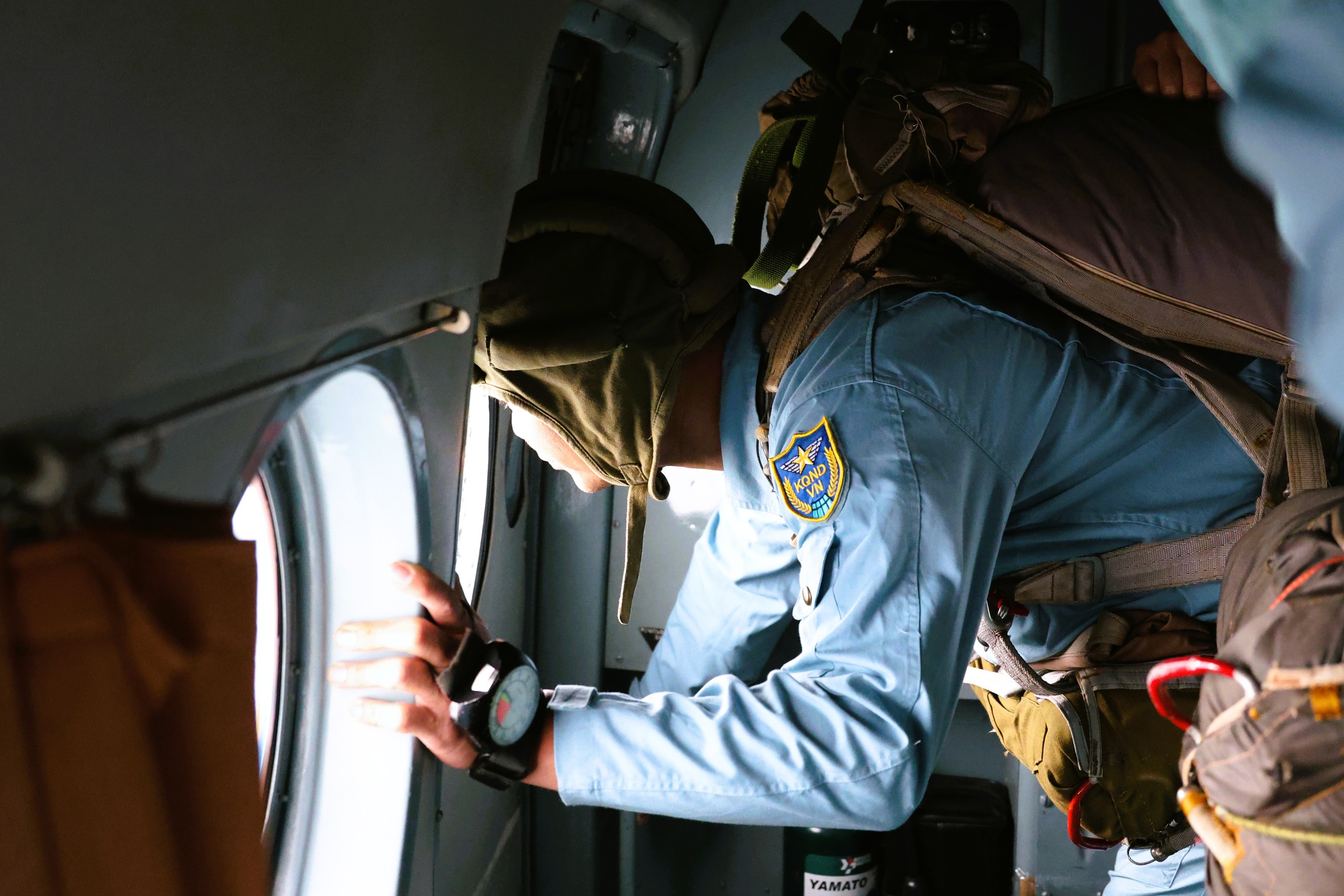 Bộ đội nhảy d&ugrave;  - Ảnh 8.