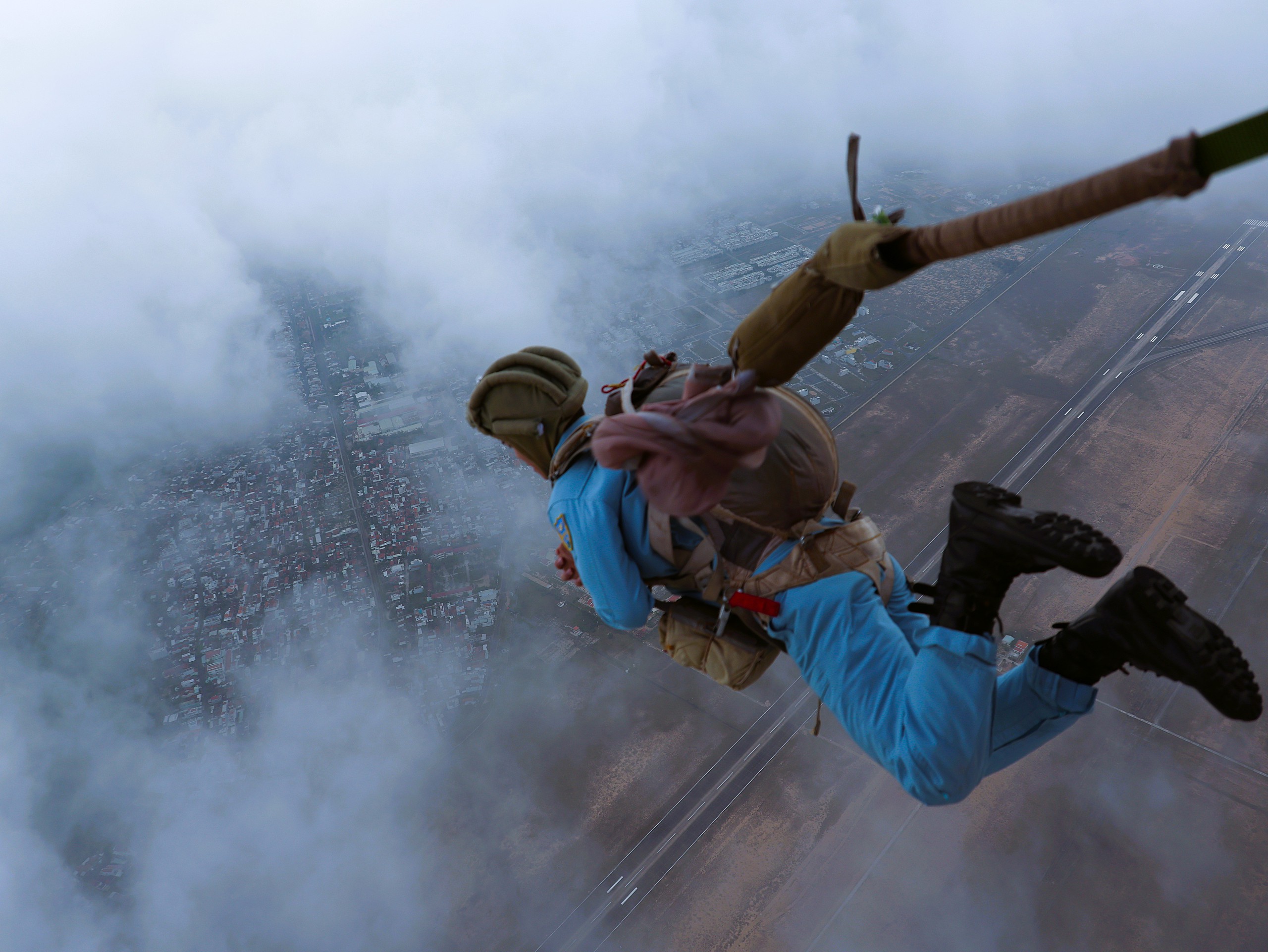 Bộ đội nhảy d&ugrave;  - Ảnh 11.