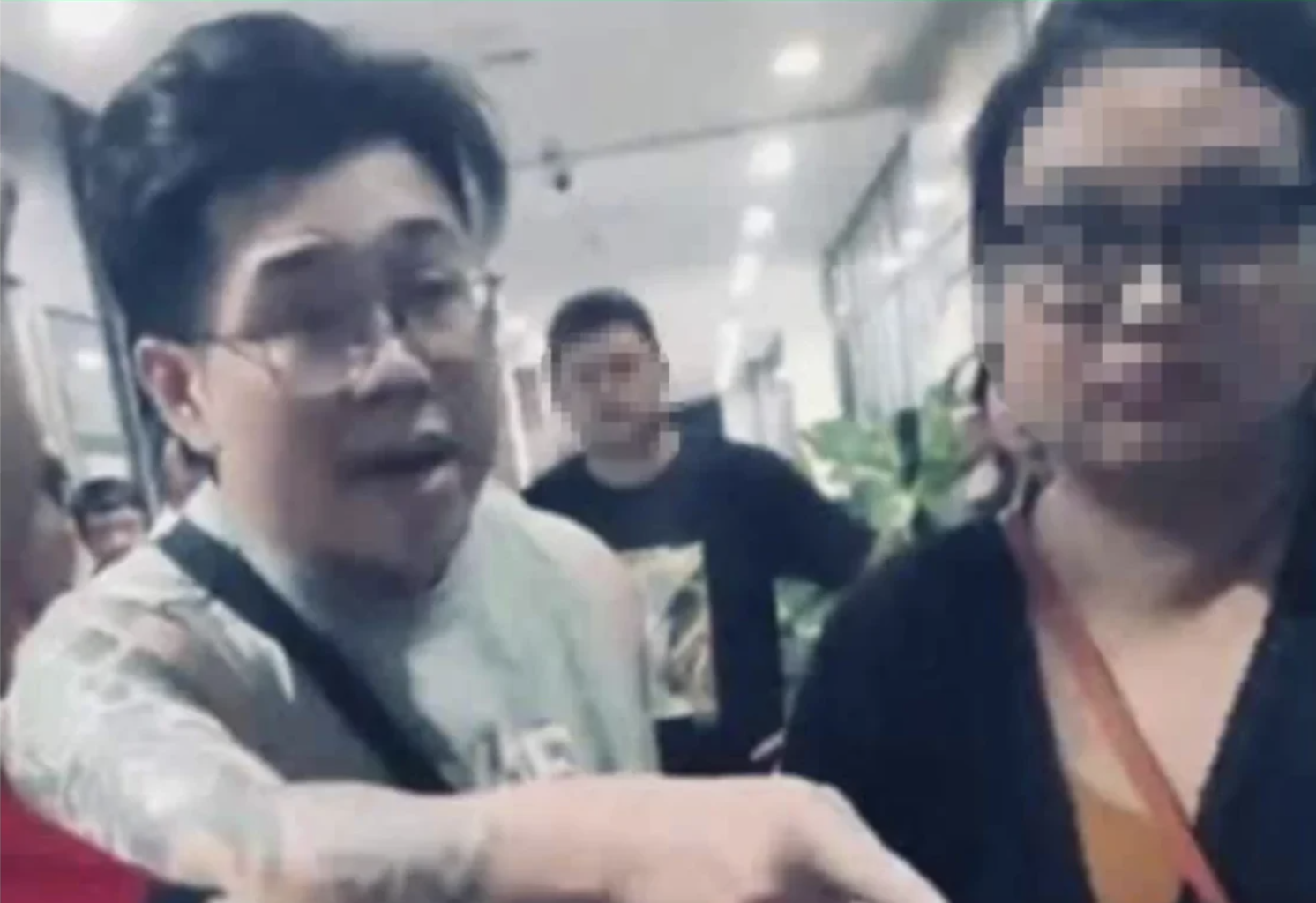 Chấp hành xong án tù, người đánh phụ nữ ở chung cư vẫn bị xử phúc thẩm- Ảnh 2. Chấp hành xong án tù, người đánh phụ nữ ở chung cư vẫn bị xử phúc thẩm- Ảnh 2.