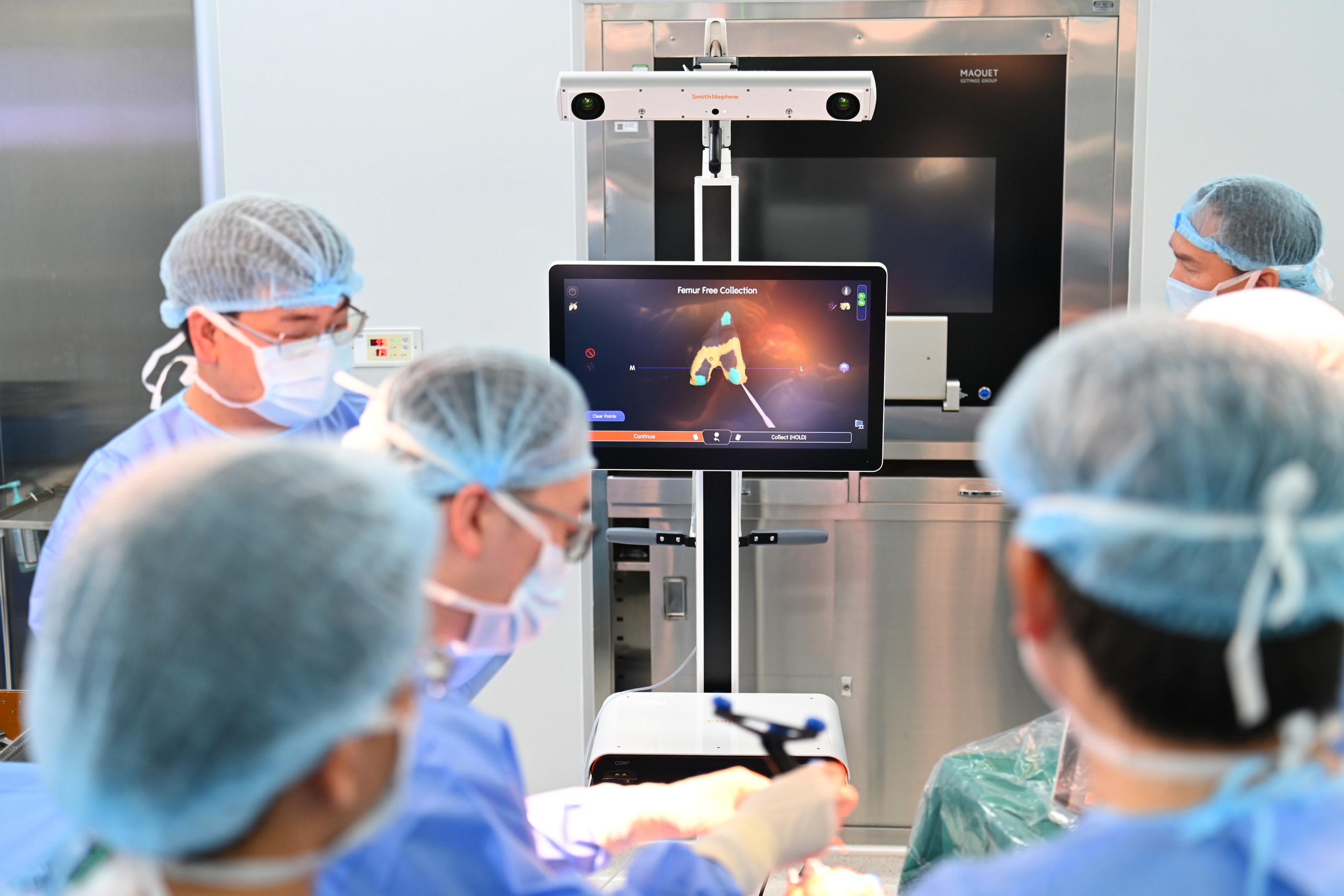 Lần đầu tại miền Trung, robot AI thay khớp gối, bệnh nhân đứng dậy sau mổ- Ảnh 1.