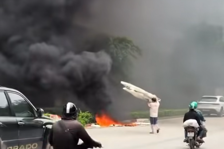 Phạt người đốt rác tạo khói đen bao trùm cầu Thăng Long

- Ảnh 1.