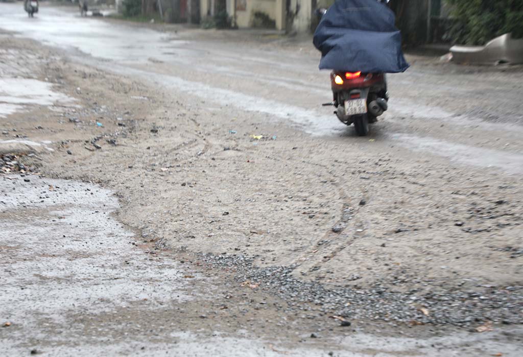 Khổ sở vì đường nâng cấp rồi bỏ dở- Ảnh 2. Khổ sở vì đường nâng cấp rồi bỏ dở- Ảnh 2.