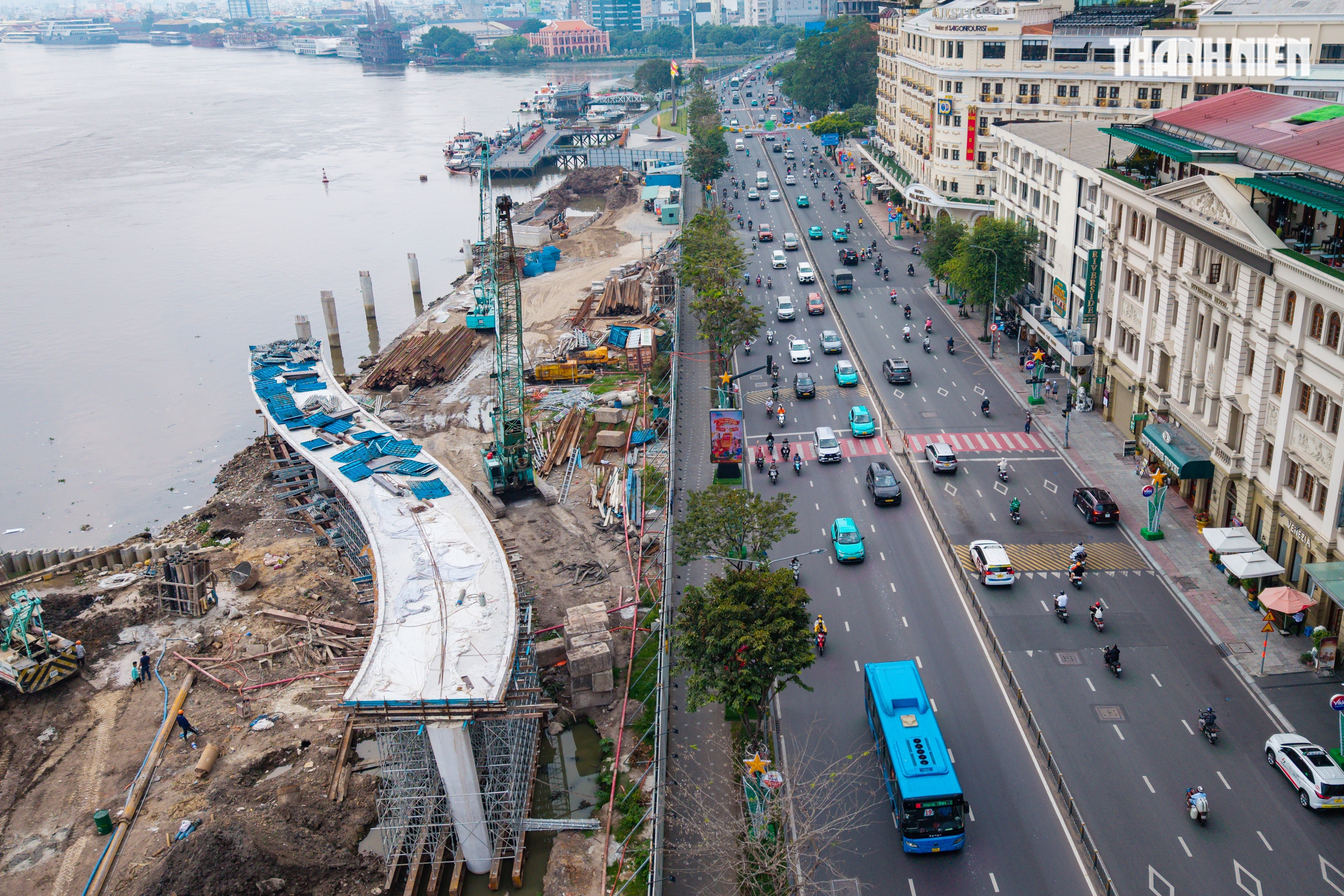 Cầu đi bộ ngh&igrave;n tỉ qua s&ocirc;ng S&agrave;i G&ograve;n dần th&agrave;nh h&igrave;nh sau một năm thi c&ocirc;ng - Ảnh 12.