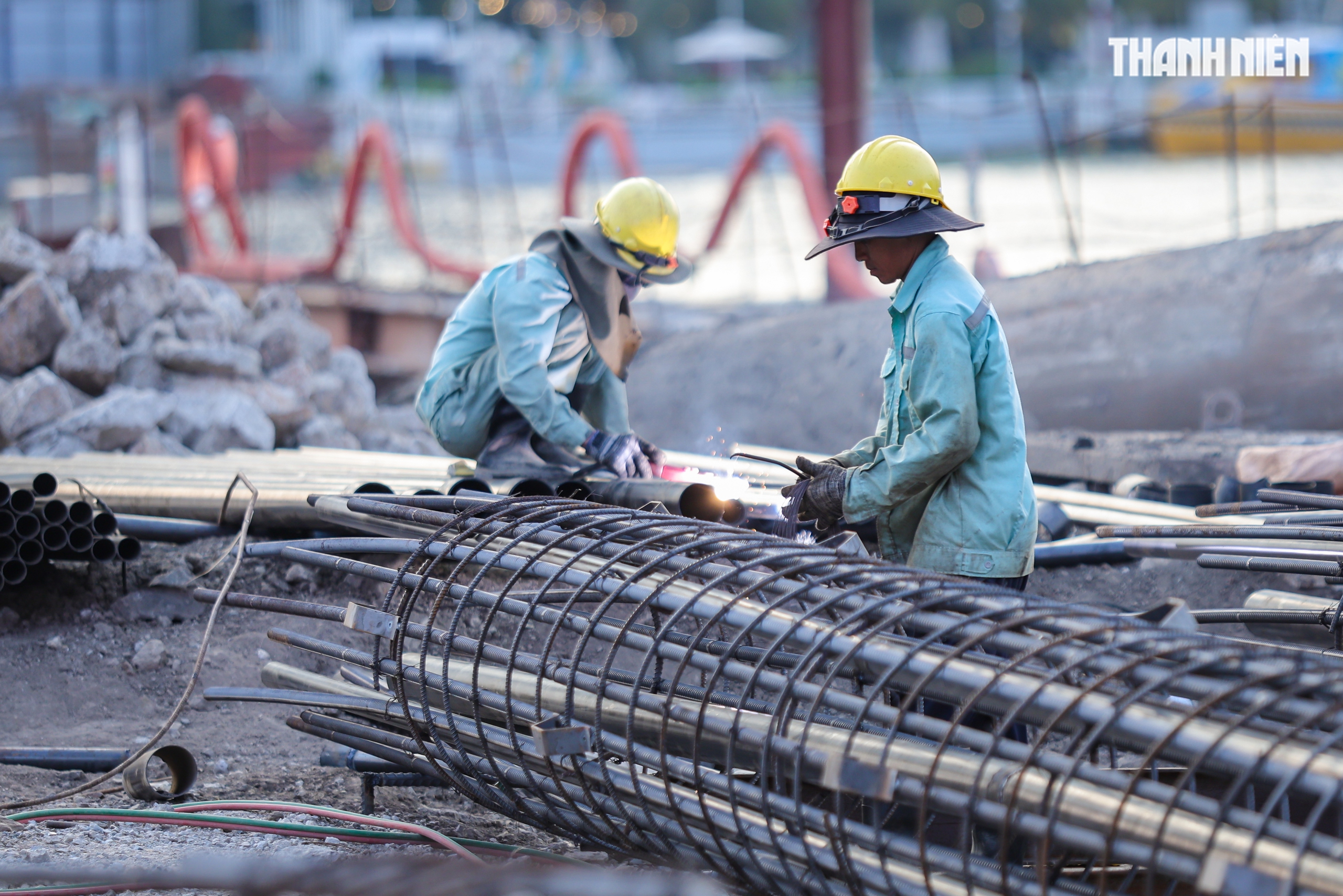 Cầu đi bộ ngh&igrave;n tỉ qua s&ocirc;ng S&agrave;i G&ograve;n dần th&agrave;nh h&igrave;nh sau một năm thi c&ocirc;ng - Ảnh 7.