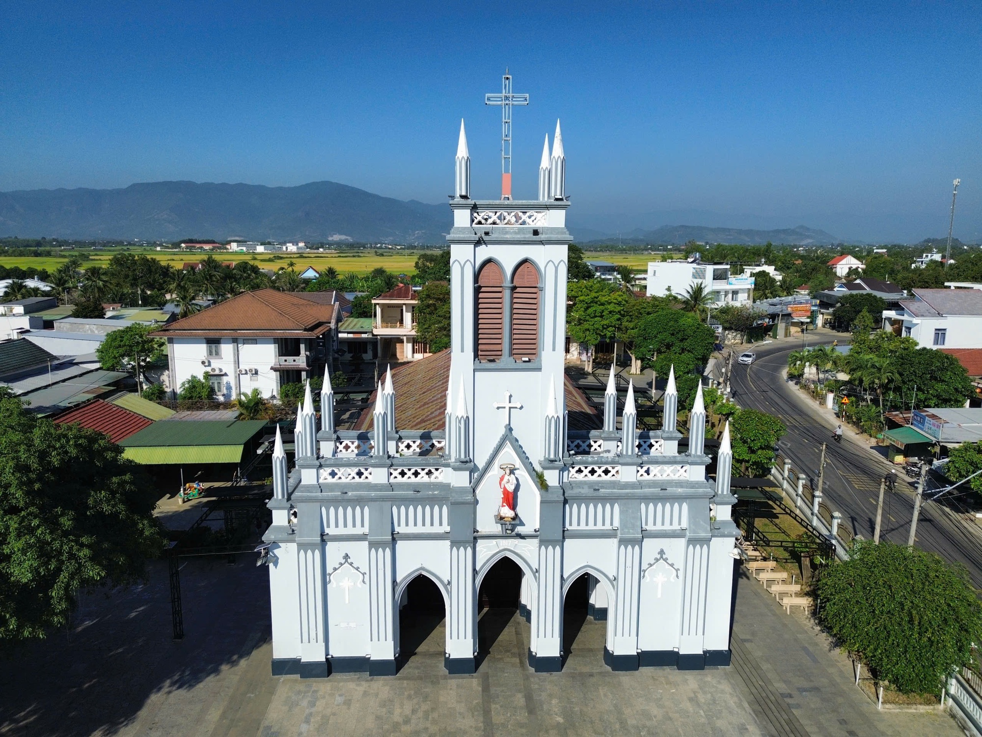 H&agrave; Dừa - gi&aacute;o đường h&agrave;ng trăm năm tuổi b&ecirc;n d&ograve;ng s&ocirc;ng C&aacute;i- Ảnh 1.