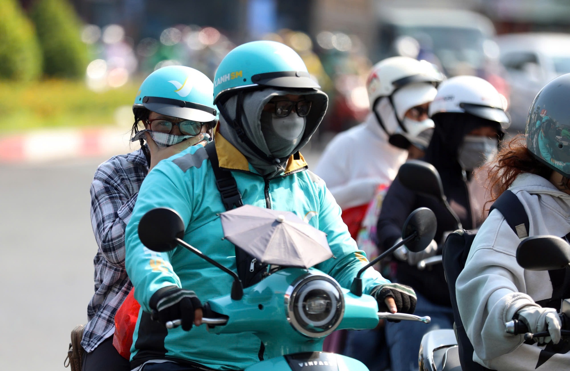 Nắng n&oacute;ng đến sớm, lại lo thiếu điện- Ảnh 4.