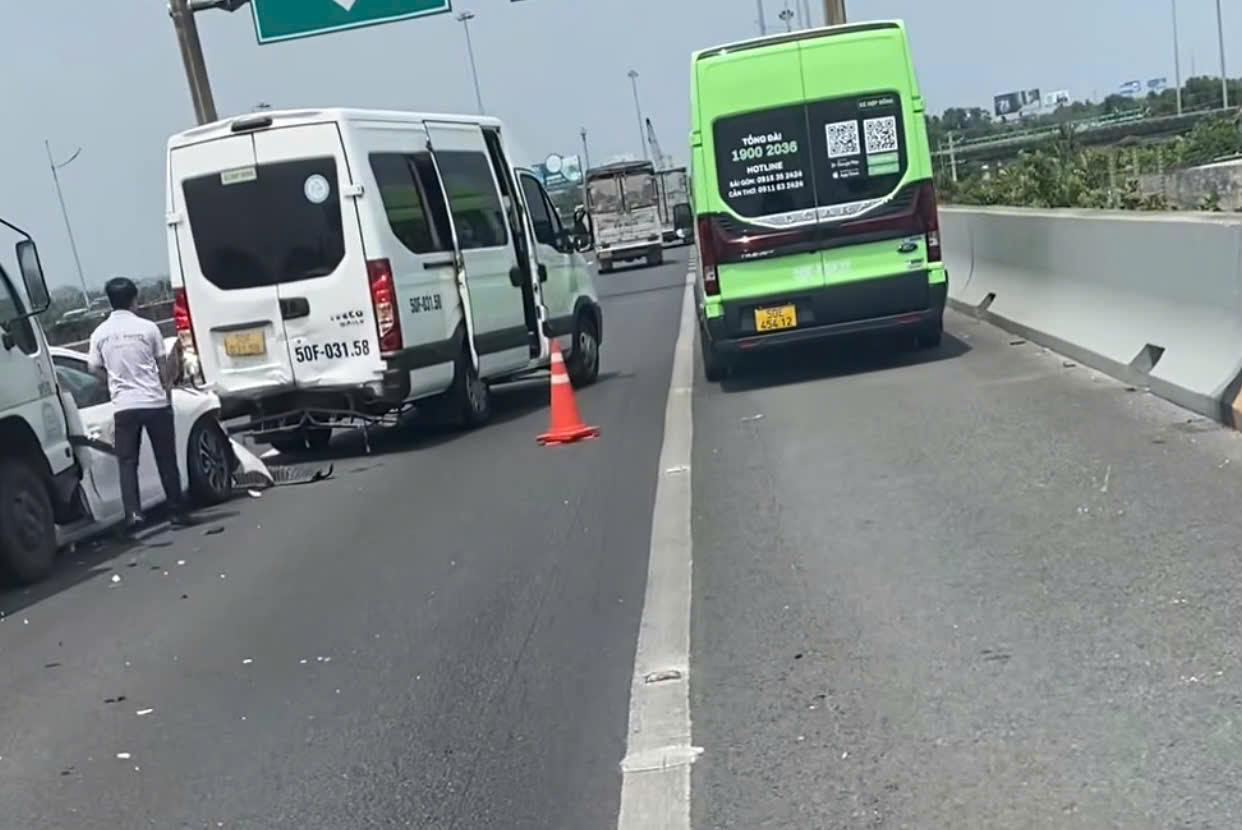 Hai tai nạn liên tiếp trên cao tốc TP.HCM – Trung Lương làm giao thông tê liệt  - Ảnh 1.