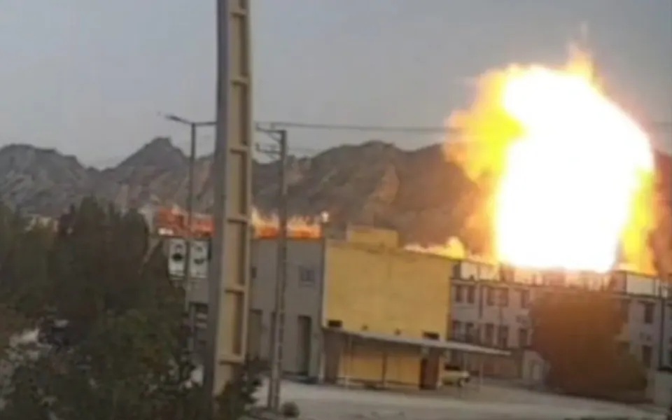 T&ecirc;n lửa mới của Mỹ bắn tr&uacute;ng trường học Iran - Ảnh 1.