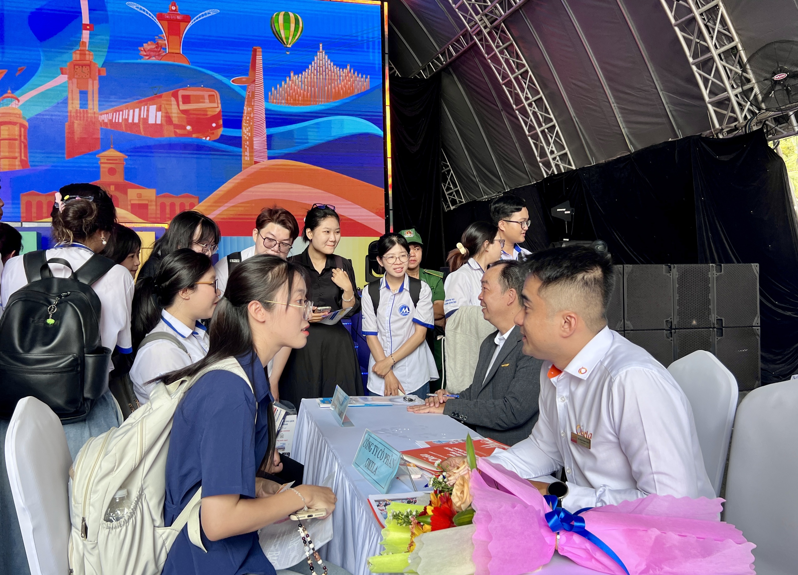 Hơn 2.100 việc làm ngành du lịch, lương từ 5 - 30 triệu đồng ở TP.HCM  - Ảnh 3.