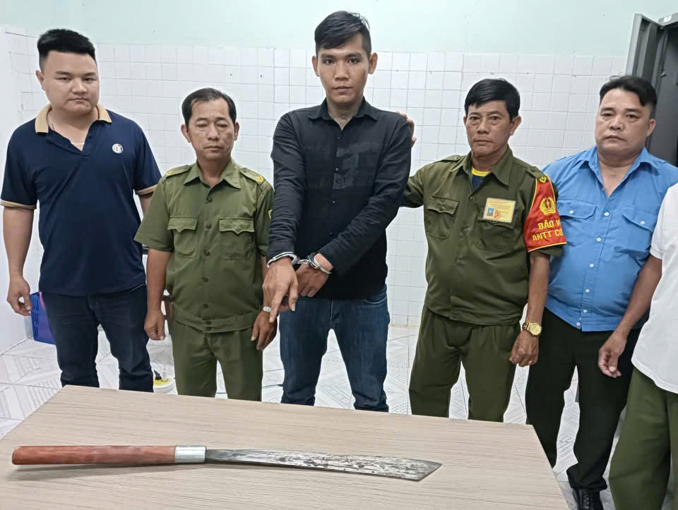 TP.HCM: Khởi tố thanh niên dùng dao chém người gây thương tích 1%- Ảnh 1.