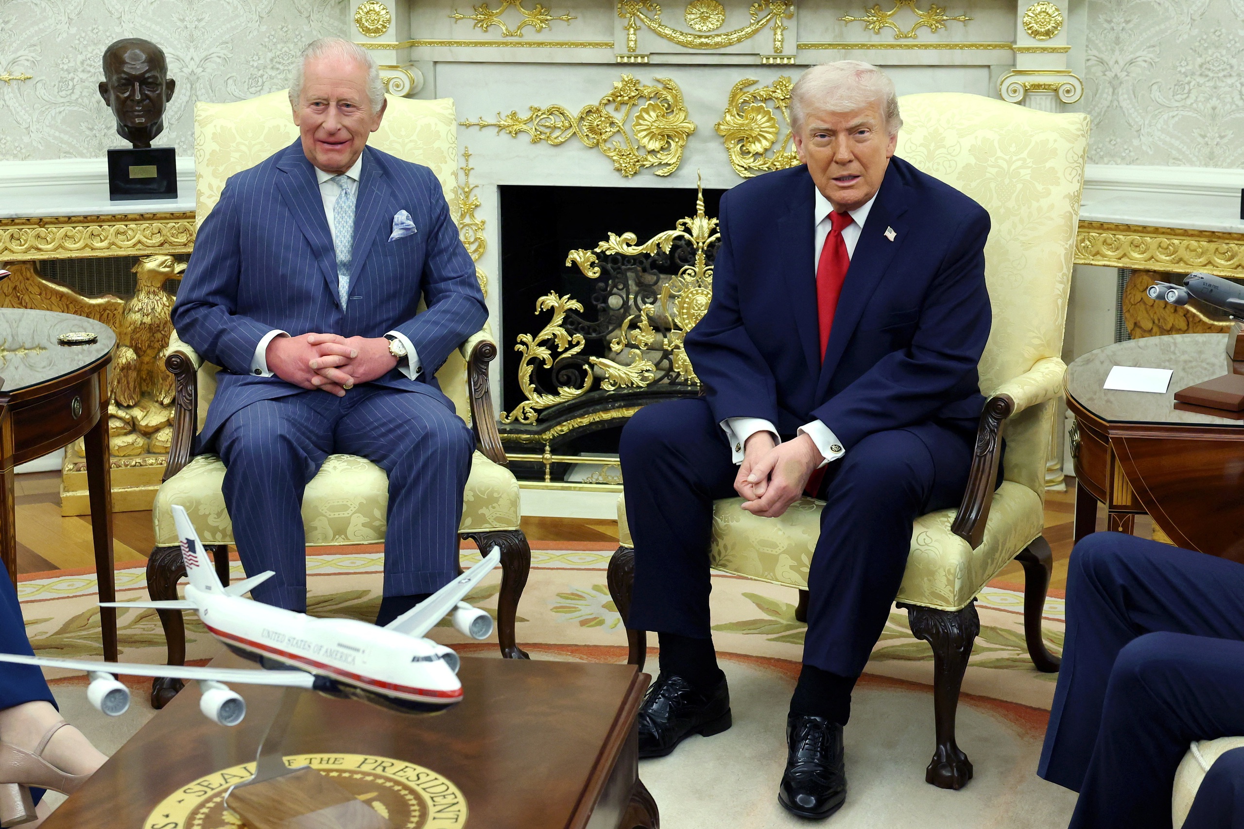 Vua Charles ủng hộ Mỹ giữa bối cảnh căng thẳng với Iran - Ảnh 1.