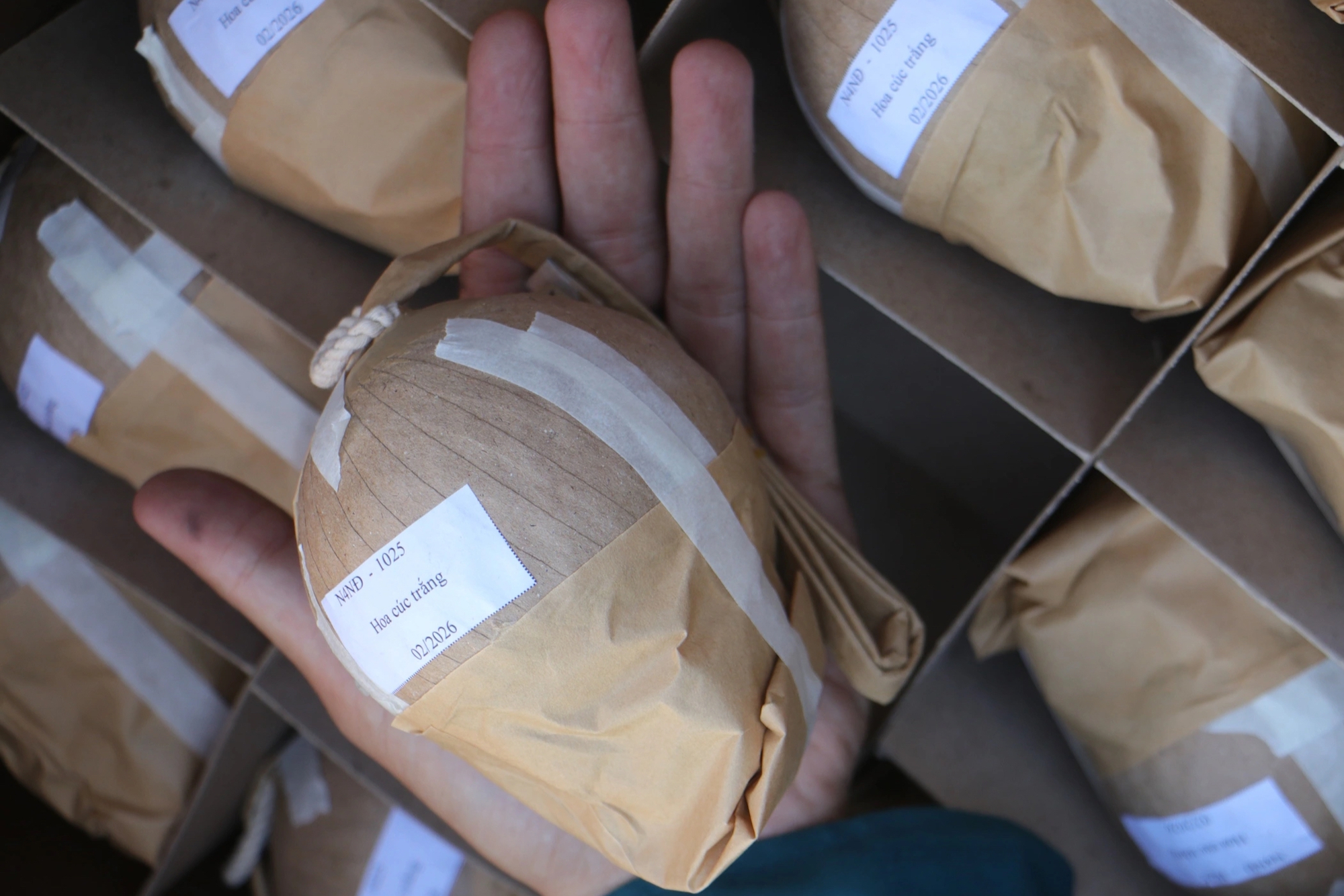 Trận địa ph&aacute;o hoa TP.HCM trước giờ khai hỏa mừng đại lễ 30.4- Ảnh 2.