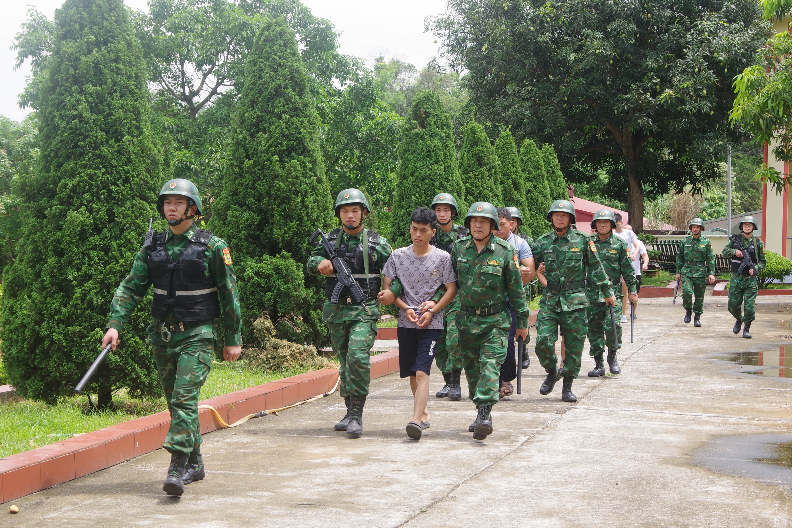 Triệt phá đường dây đưa người Trung Quốc xuất cảnh trái phép- Ảnh 1.