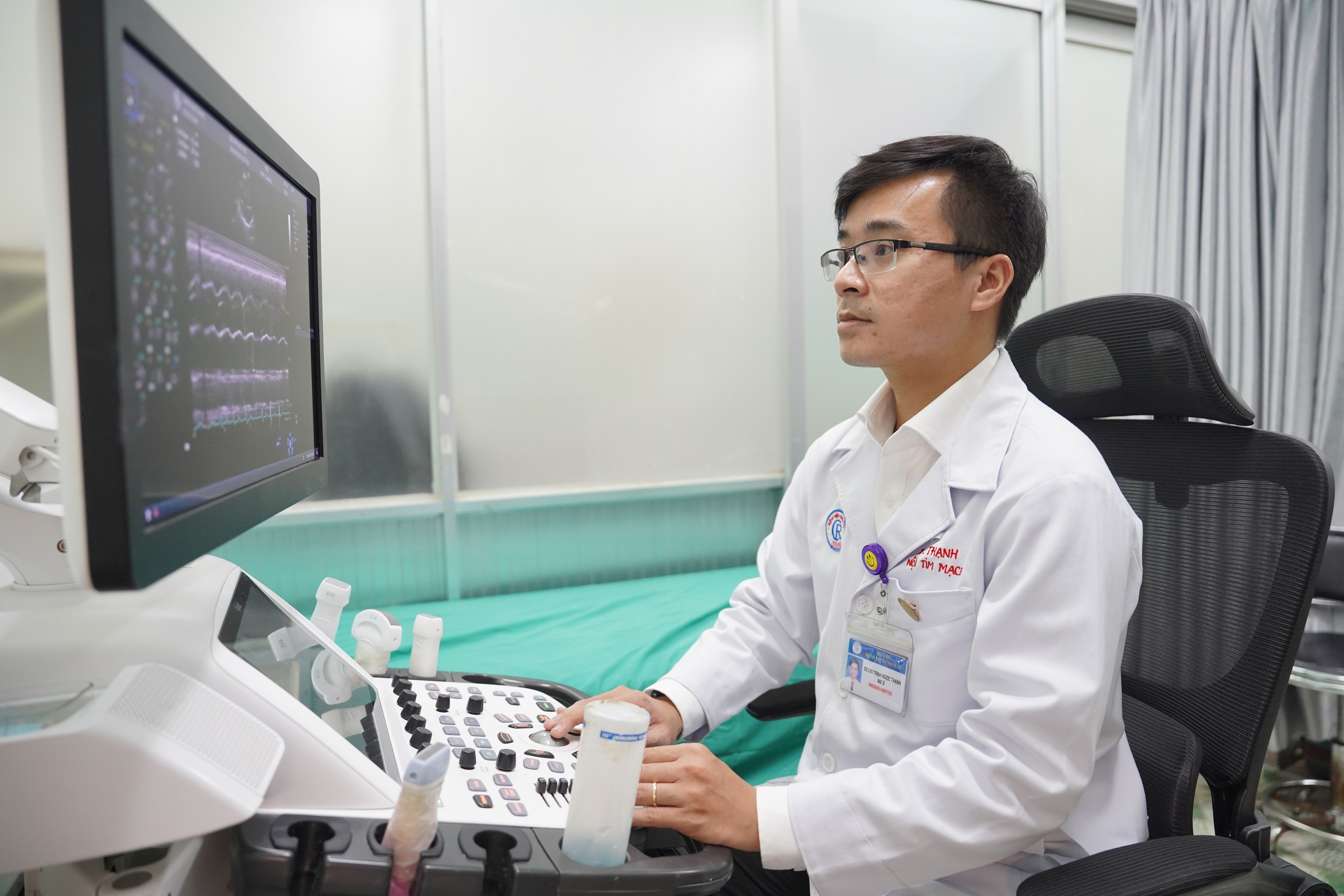 Ph&iacute;a sau tấm h&igrave;nh g&acirc;y b&atilde;o: &lsquo;chiến thần&rsquo; phối hợp li&ecirc;n viện cứu sản phụ - Ảnh 1.