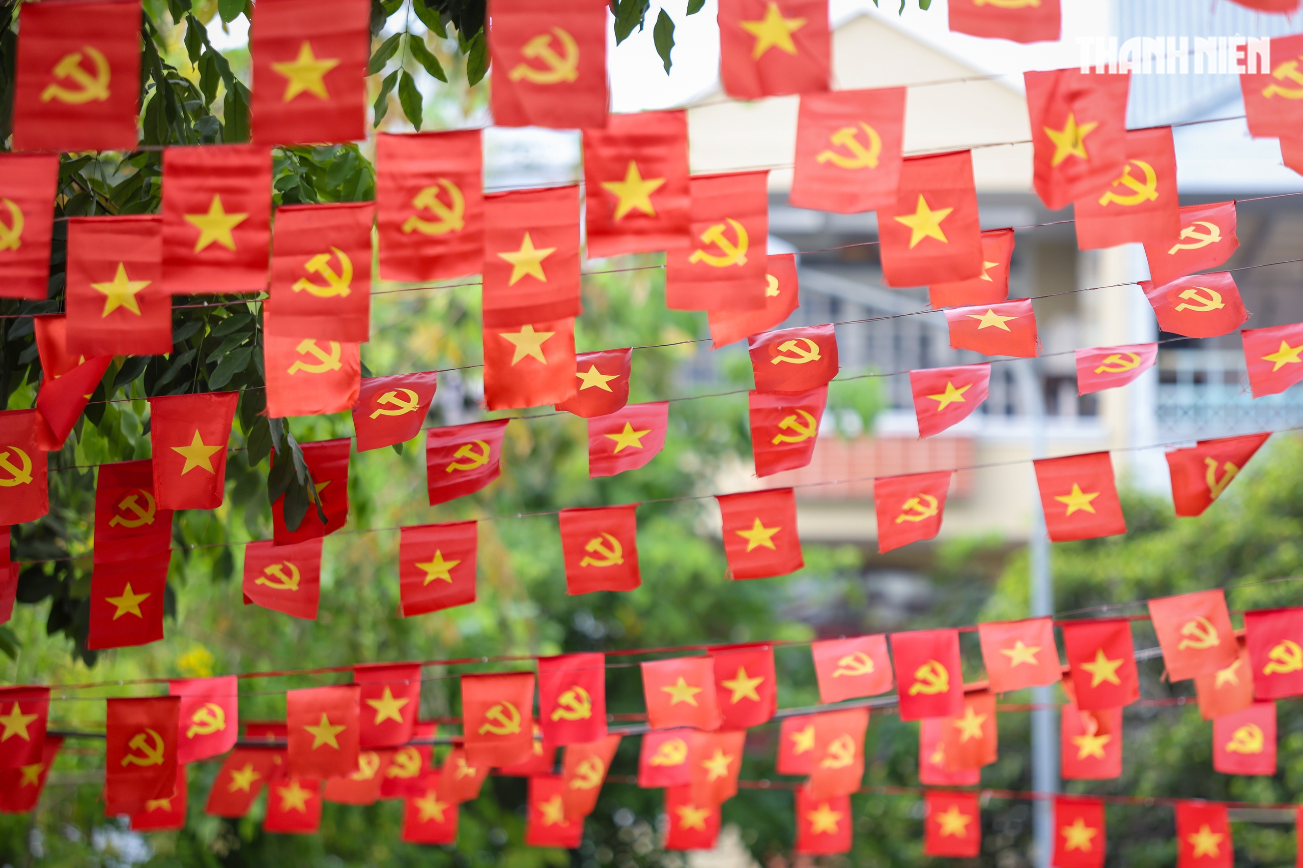 Ng&agrave;y đầu nghỉ lễ 30.4 - 1.5, đường phố TP.HCM lặng y&ecirc;n trong sắc cờ Tổ quốc - Ảnh 12.