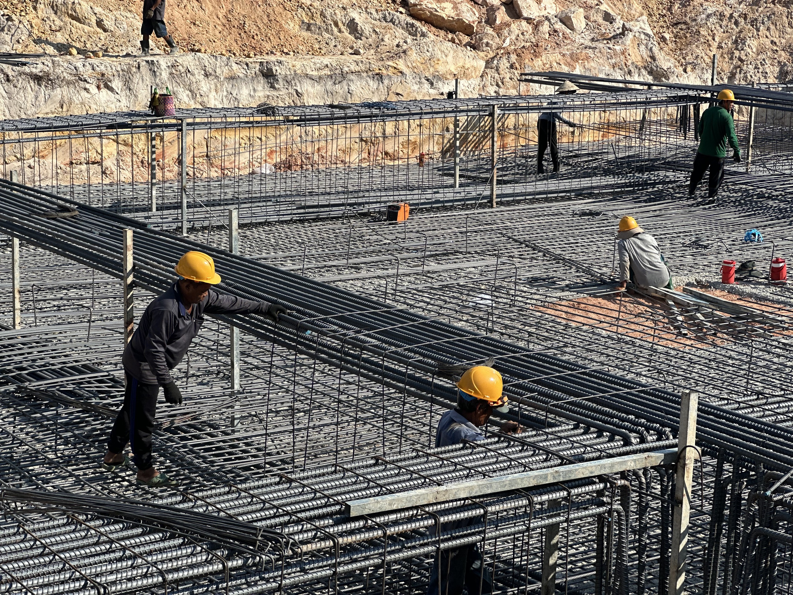 Các công trình điện phục vụ APEC 2027 tại Phú Quốc 'chạy đua' tiến độ - Ảnh 2.