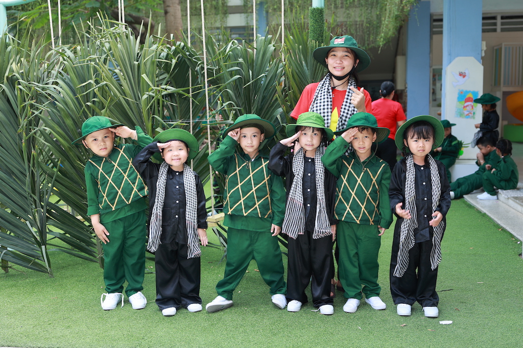 Rực rỡ cờ hoa mừng ng&agrave;y 30.4, kỷ niệm 51 năm đất nước thống nhất- Ảnh 17.