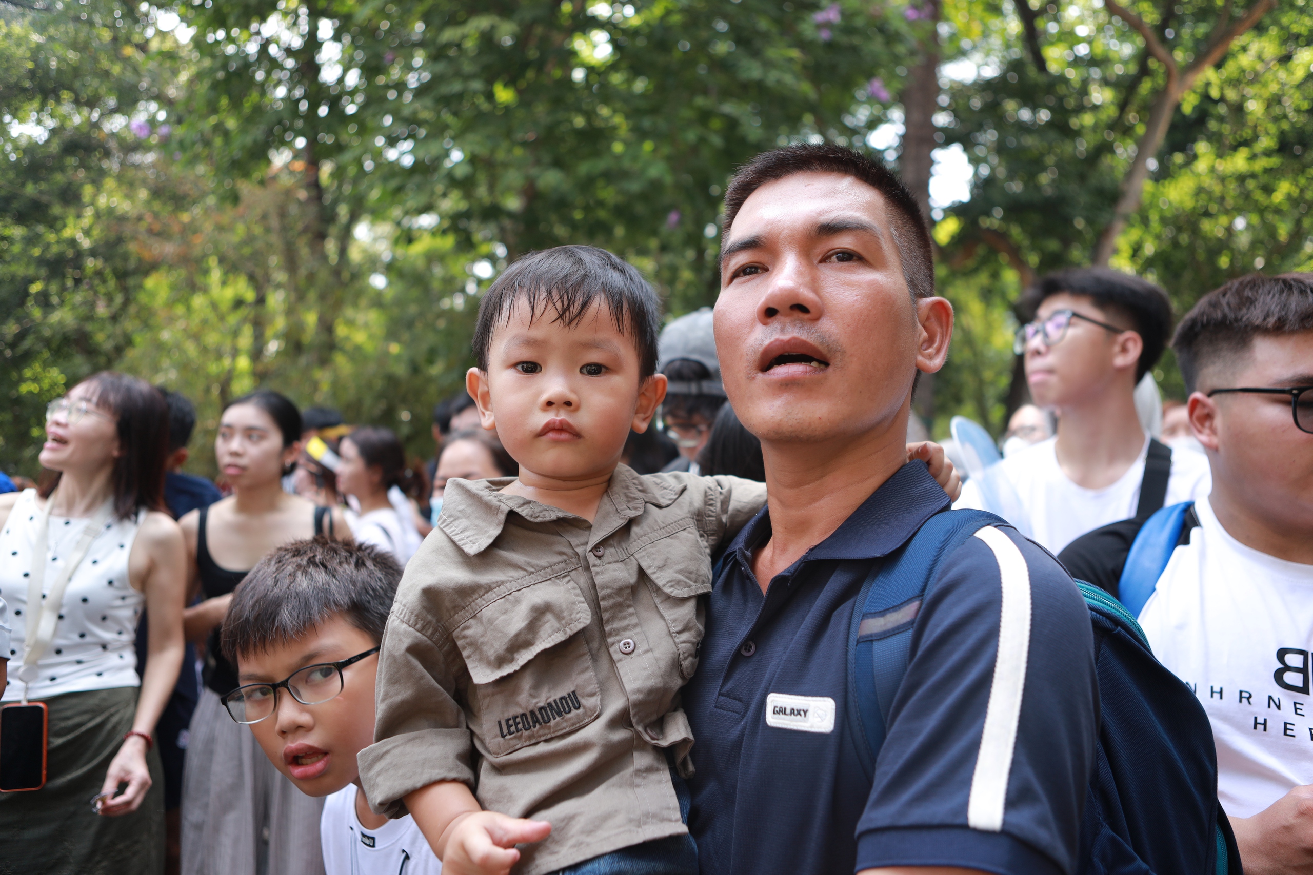 Đổ x&ocirc; đi xem &lsquo;lễ th&agrave;nh h&ocirc;n' hươu cao cổ ở Thảo Cầm Vi&ecirc;n S&agrave;i G&ograve;n - Ảnh 5.