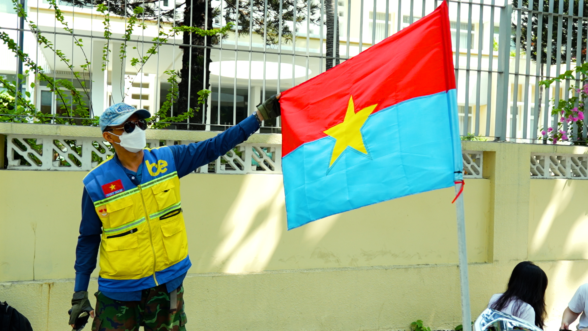 TP.HCM rực rỡ cờ đỏ sao v&agrave;ng ng&agrave;y 30.4: Niềm tự h&agrave;o ngập tr&agrave;n - Ảnh 13.