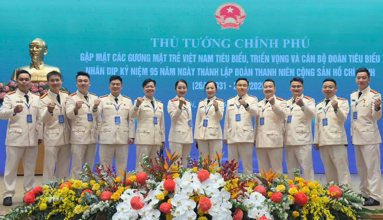 Chiến sĩ trẻ ti&ecirc;n phong ứng dụng tr&iacute; tuệ nh&acirc;n tạo v&agrave;o c&ocirc;ng t&aacute;c d&acirc;n vận - Ảnh 3.