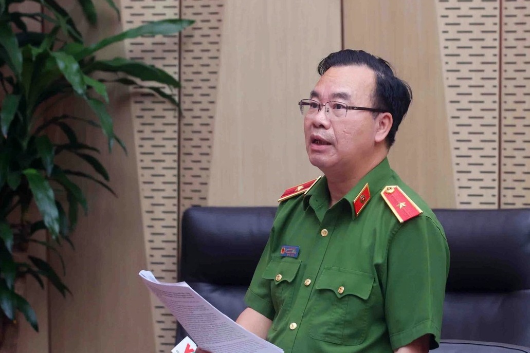 Tập trung điều tra hành vi sản xuất, buôn bán hàng giả của Hoàng Hường - Ảnh 1.