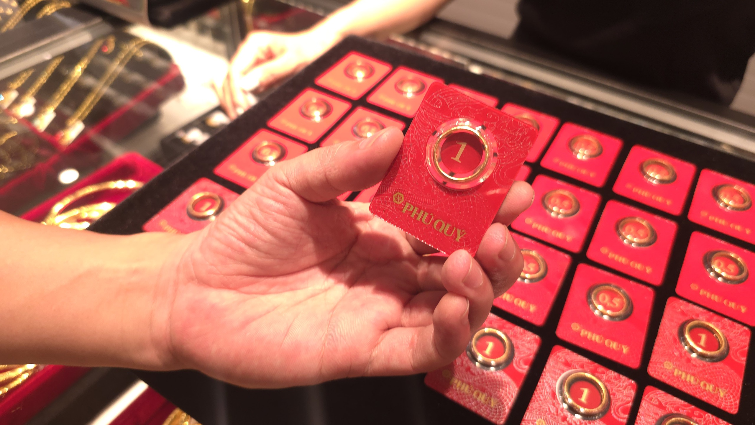 Bộ Tài chính nói nguyên nhân giá vàng trong nước ngược chiều thế giới- Ảnh 1. Bộ Tài chính nói nguyên nhân giá vàng trong nước ngược chiều thế giới- Ảnh 1.